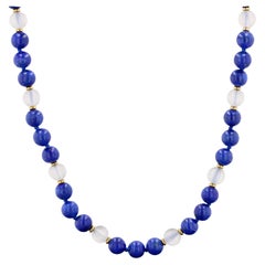 Collana moderna con perle di quarzo lucidate di lapislazzuli in oro giallo 18 carati
