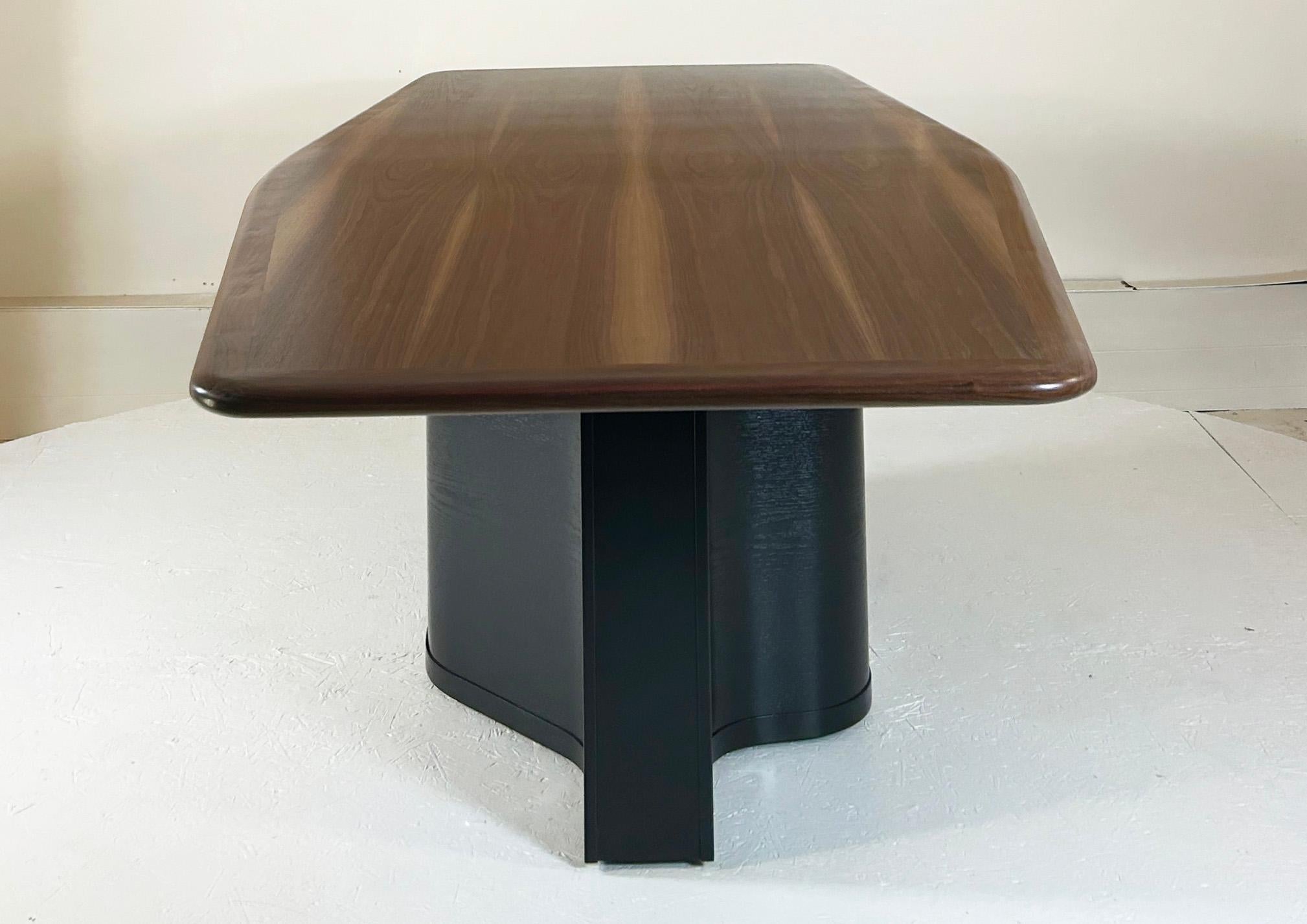 Oak Modern Large 8-Seater boat shaped one of a kind table For Sale