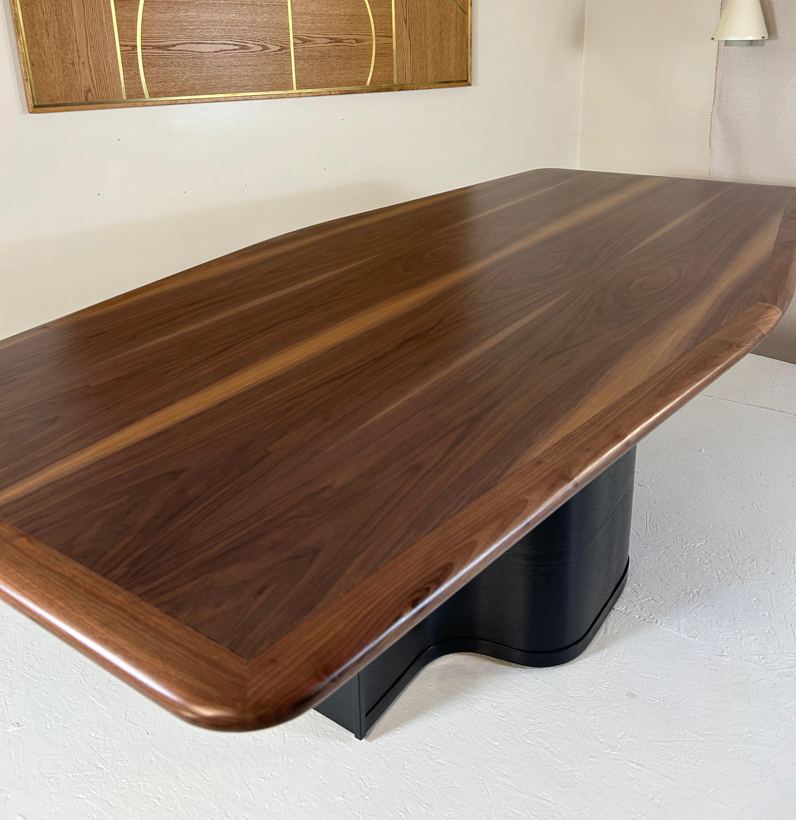 Modern Large 8-Seater boat shaped one of a kind table For Sale 2