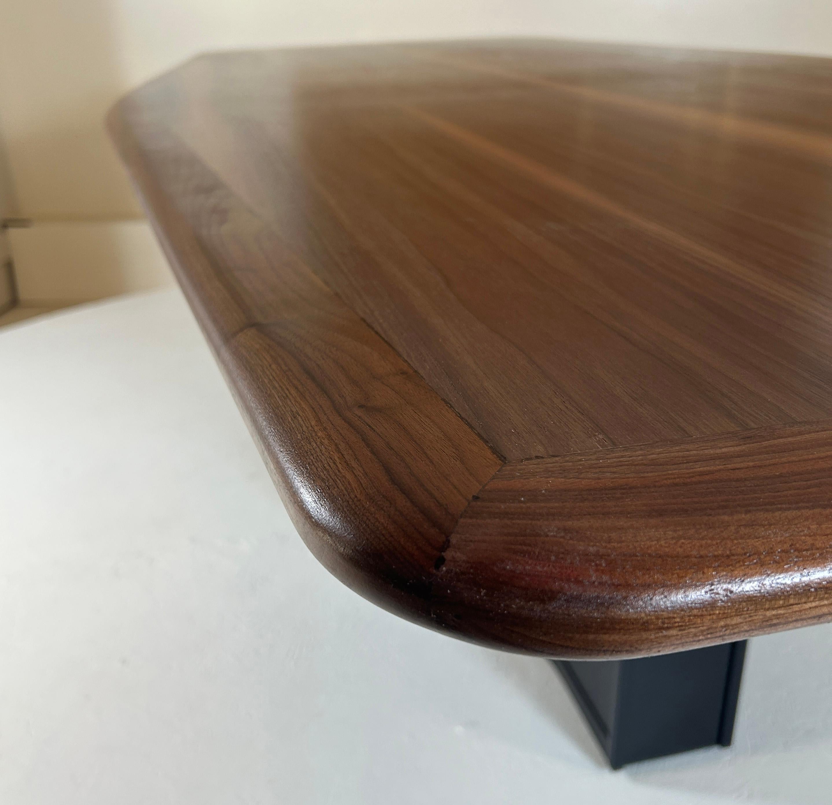 Modern Large 8-Seater boat shaped one of a kind table For Sale 3