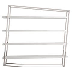 Gran librería moderna con estantes Laca blanca Acero inoxidable cepillado