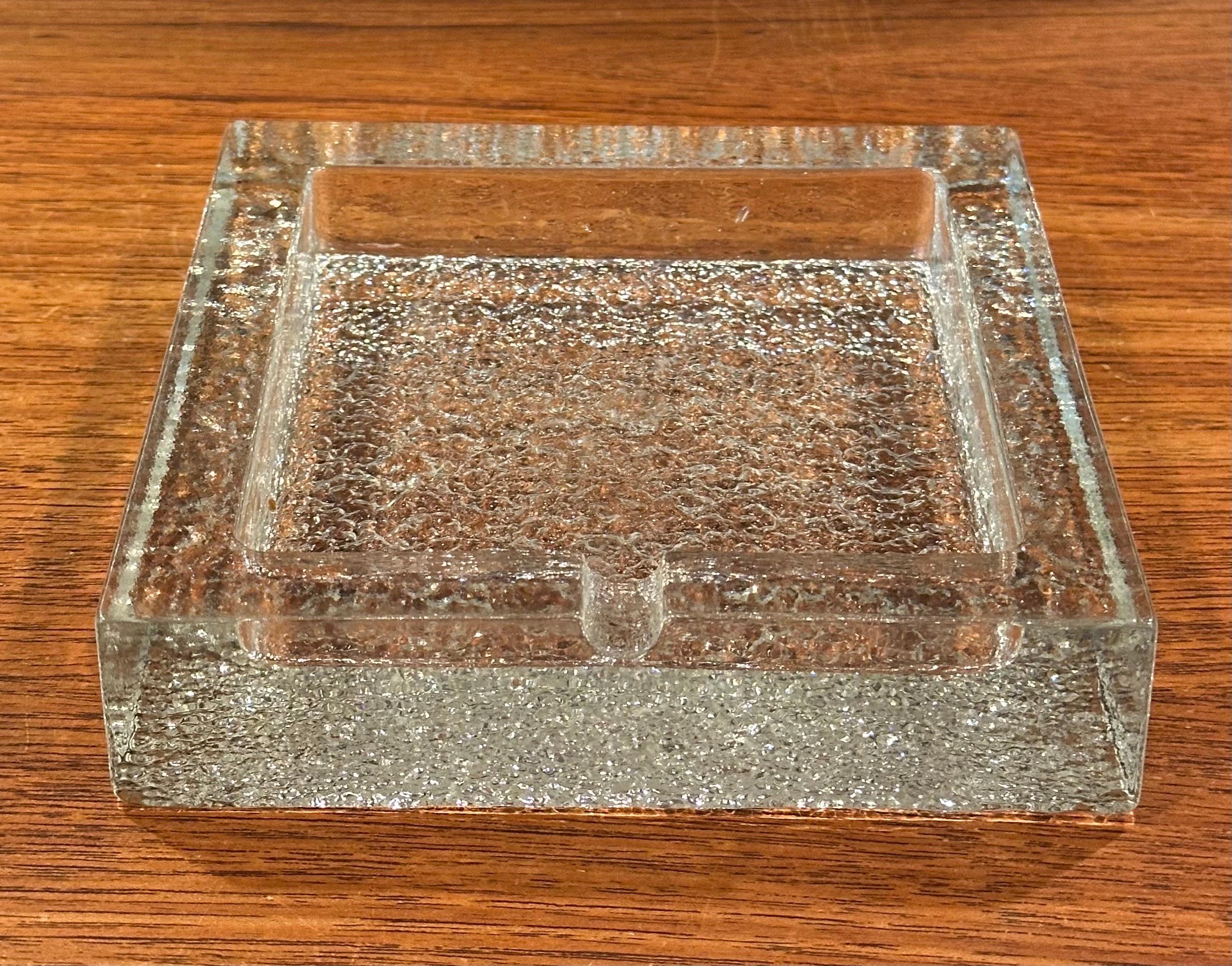 Großer moderner Zigarren-Aschenbecher aus Craquelé-Glas (Handgefertigt) im Angebot