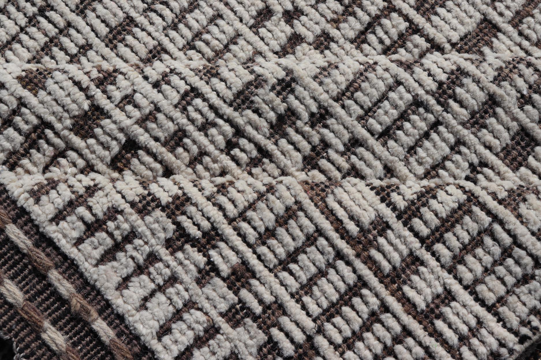 Alfombra Grande Moderna de Lana con Diseño Geométrico en Marrón, Carbón y Marfil en venta 8