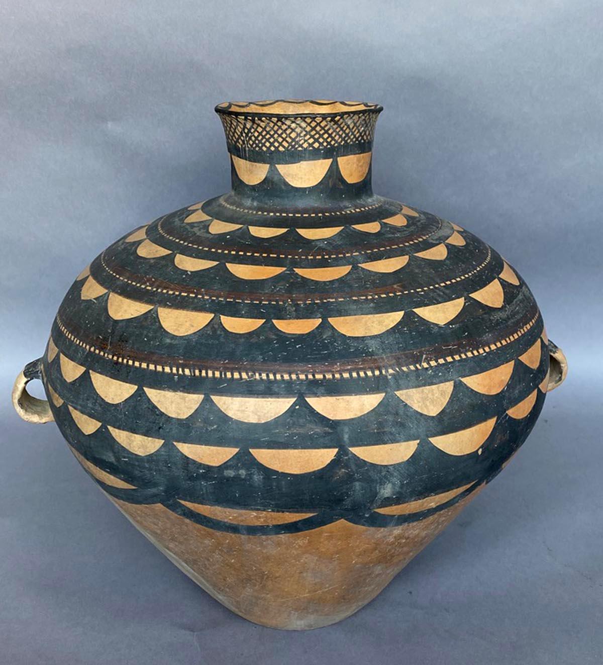 Moderne, großformatige Keramiktöpfe im neolithischen Stil im Angebot 4