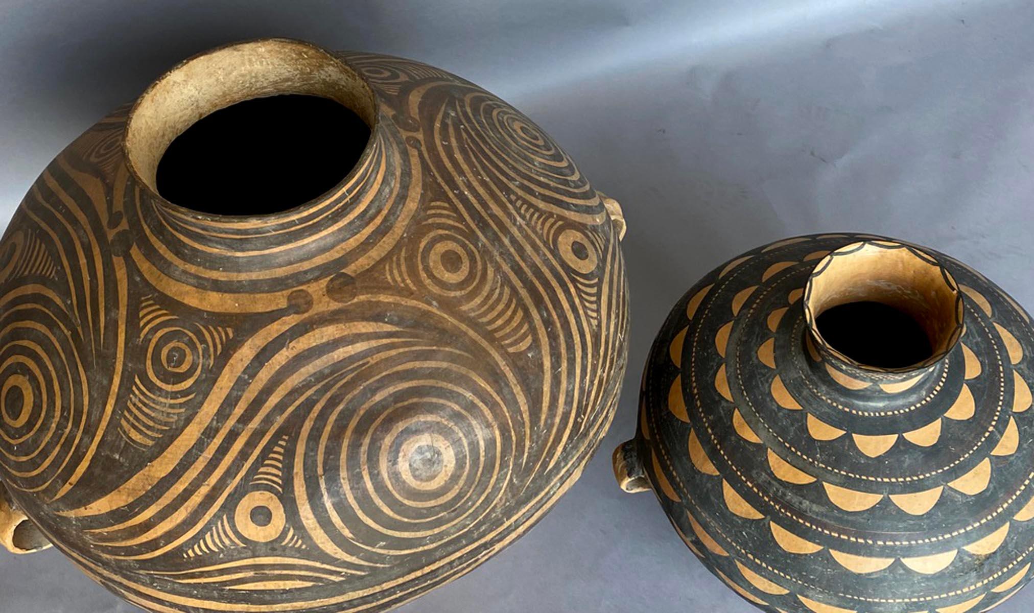 Néoclassique Pots en céramique modernes de style néolithique à grande échelle en vente