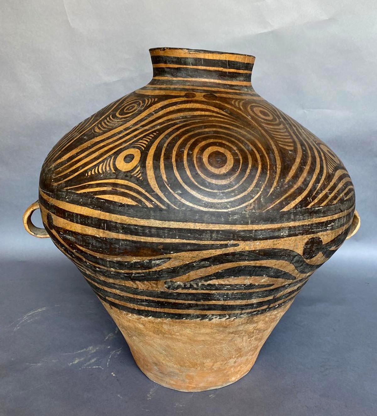 Pots en céramique modernes de style néolithique à grande échelle Bon état - En vente à Los Angeles, CA