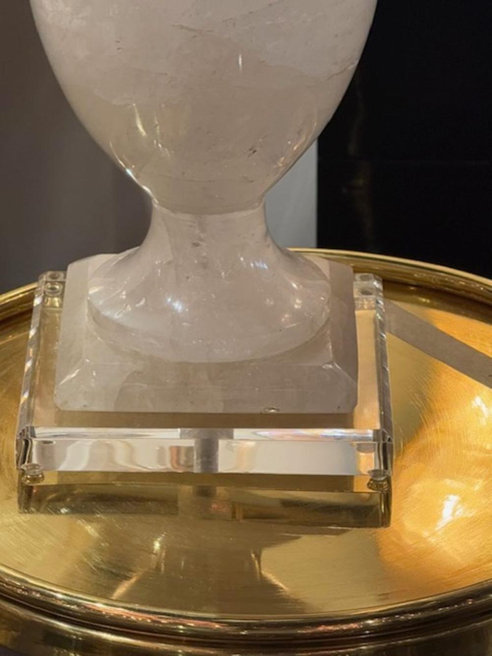 Moderne großformatige Lampe aus poliertem Bergkristall aus Südamerika im Zustand „Gut“ im Angebot in Dallas, TX