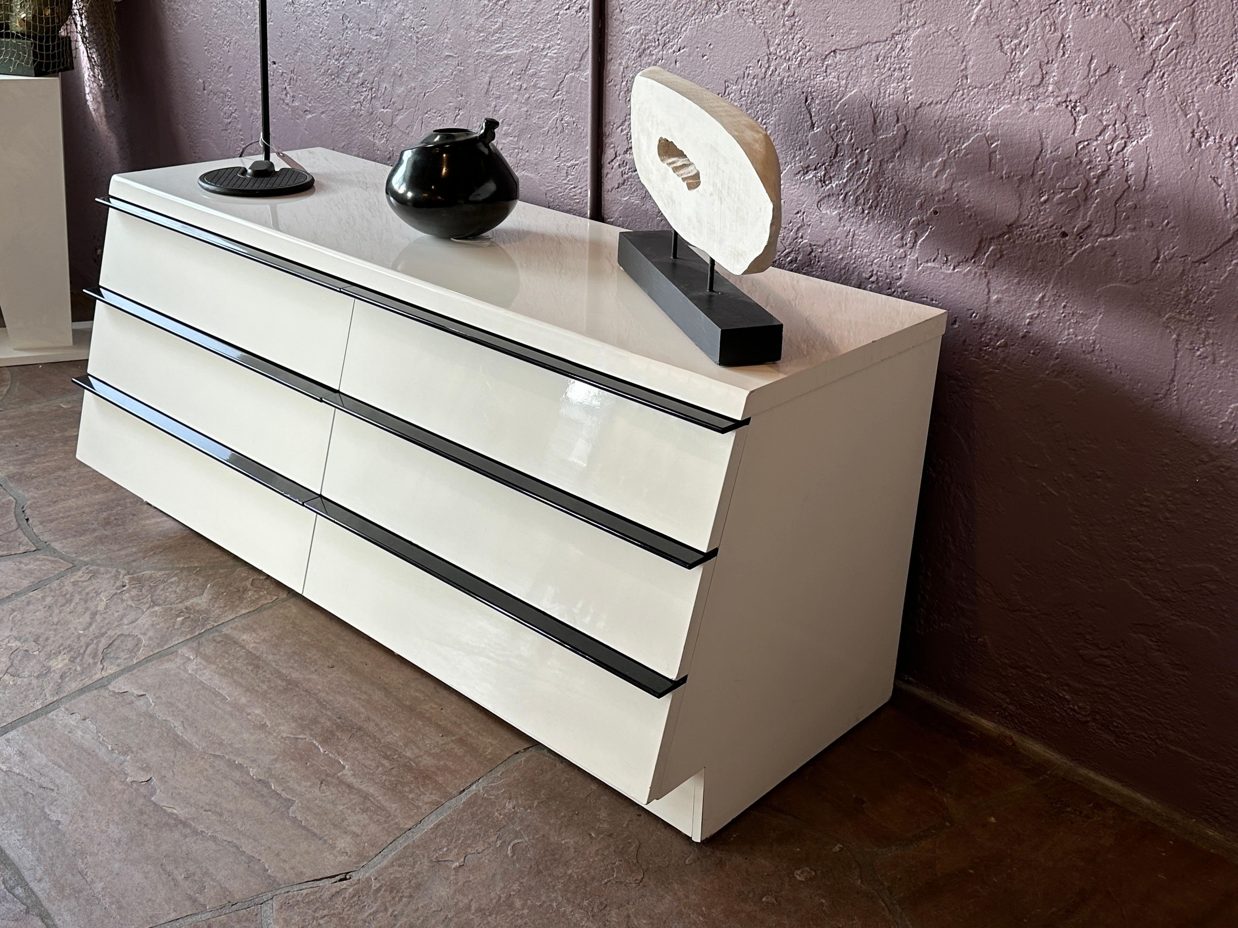 Modern Large White Lacquer Dresser with Long Black Handles In Excellent Condition For Sale In Pasadena, CA