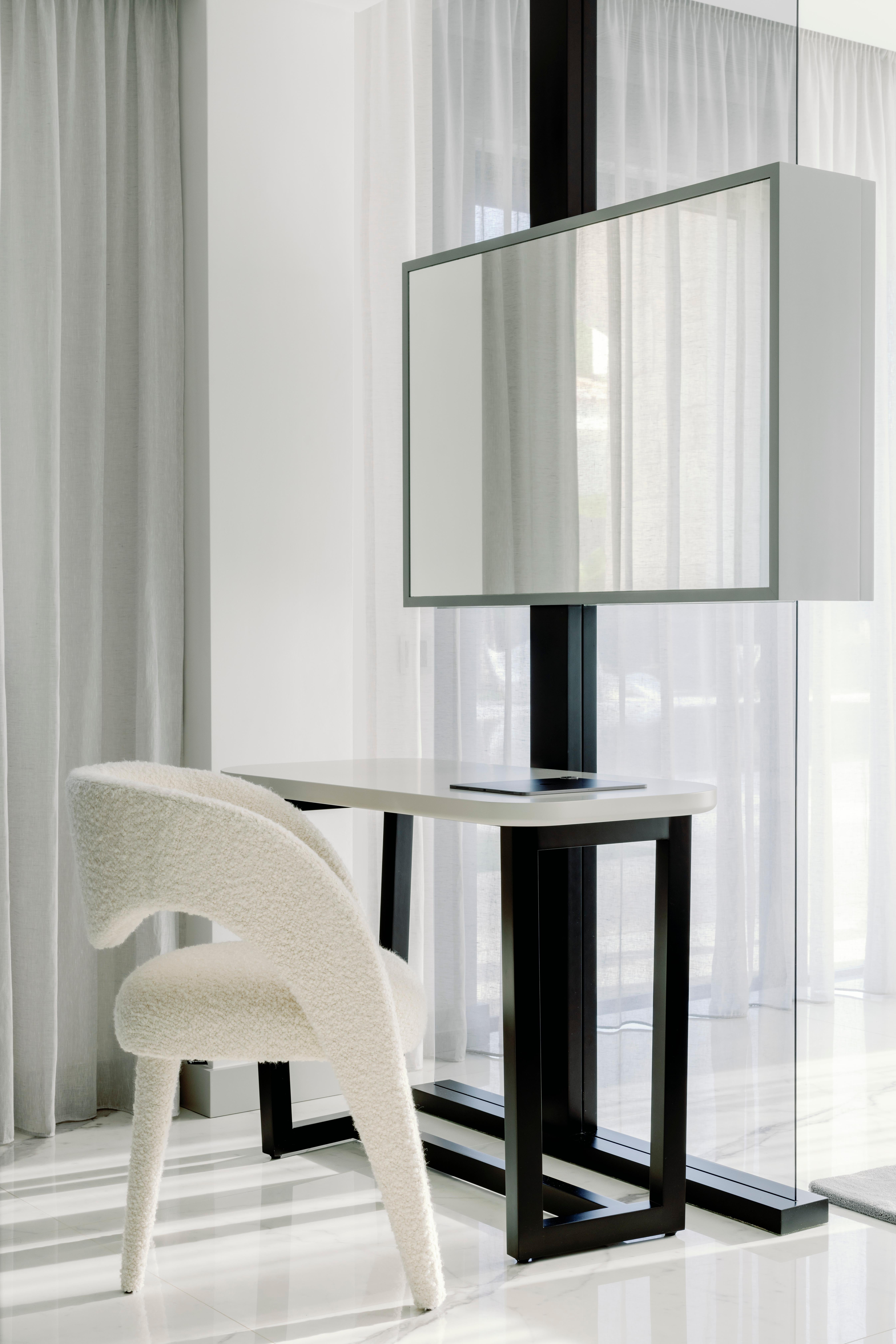 Sillas de comedor modernas Laurence, Dedar Bouclé, hechas a mano en Portugal por Greenapple Portugués en venta