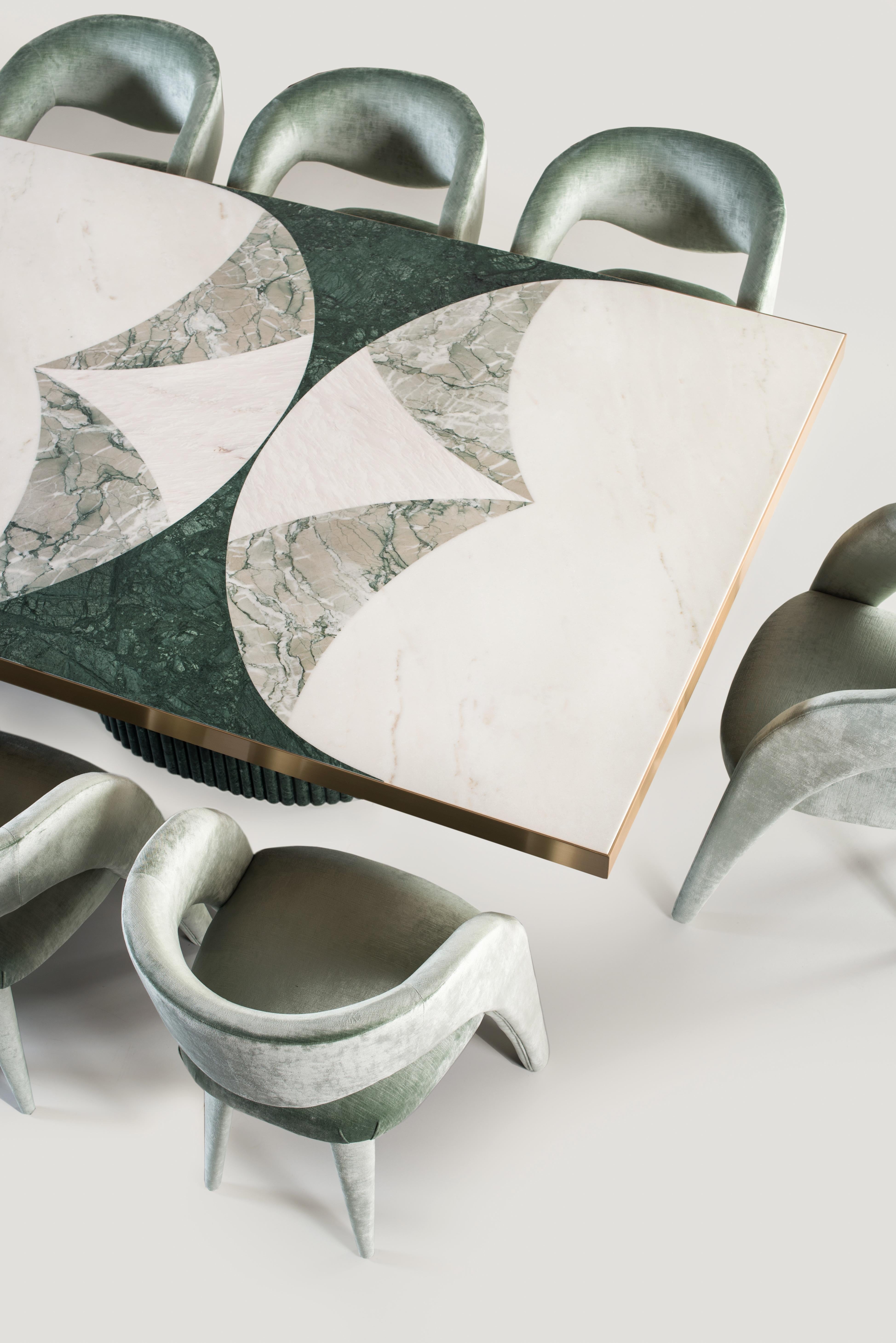 Laurence Chair, Collection'S Contemporary, handgefertigt in Portugal - Europa von Greenapple.

Der Esszimmerstuhl Laurence ist eine künstlerische Hommage an die Essenz der Weiblichkeit im zeitgenössischen Design. Mit seiner eleganten und gewagten