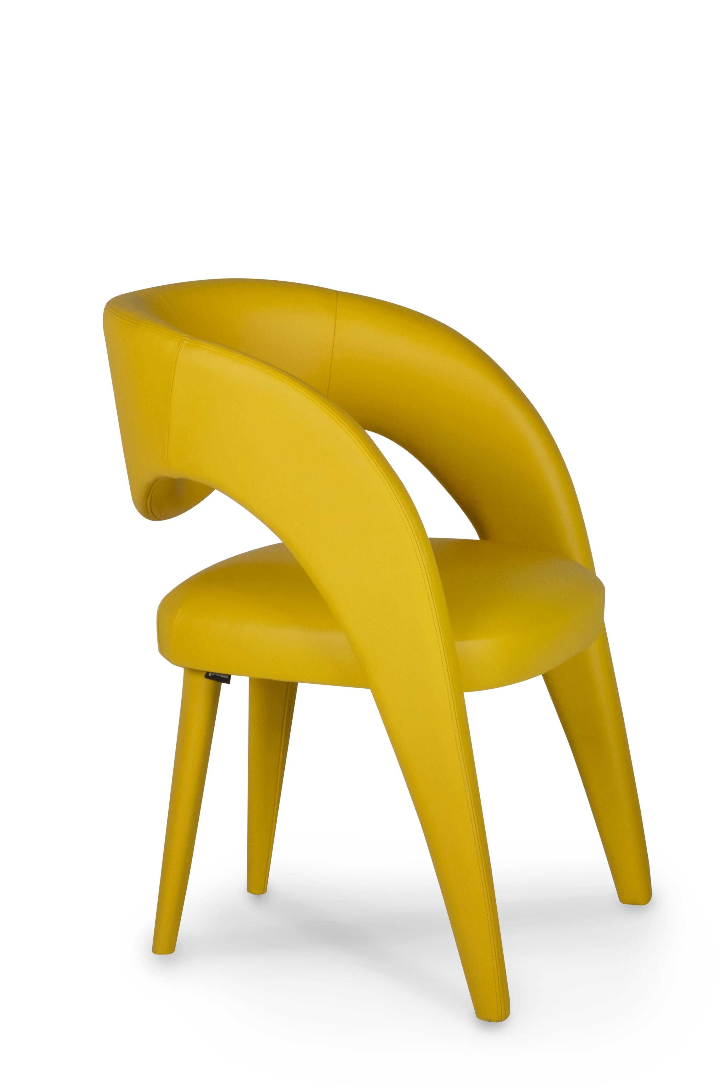 Sedia Laurence, collezione contemporanea, realizzata a mano in Portogallo - Europa da Greenapple.

La sedia da pranzo in pelle Laurence è un tributo artistico all'essenza della femminilità nel design contemporaneo. Con la sua silhouette elegante e