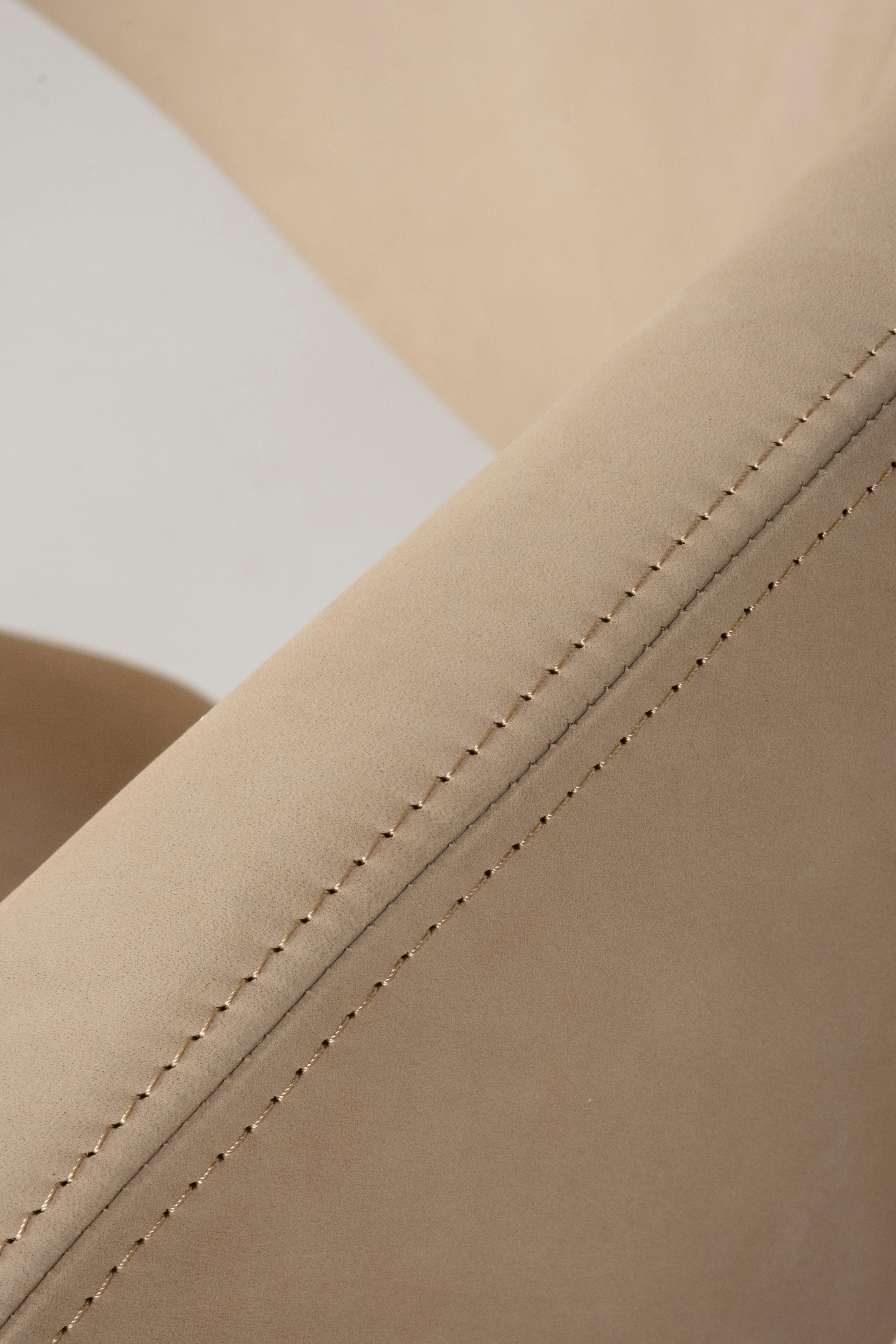 Chaises de salle à manger Laurence, taille XL, nubuck, fabriquées à la main au Portugal par Greenapple en vente 2