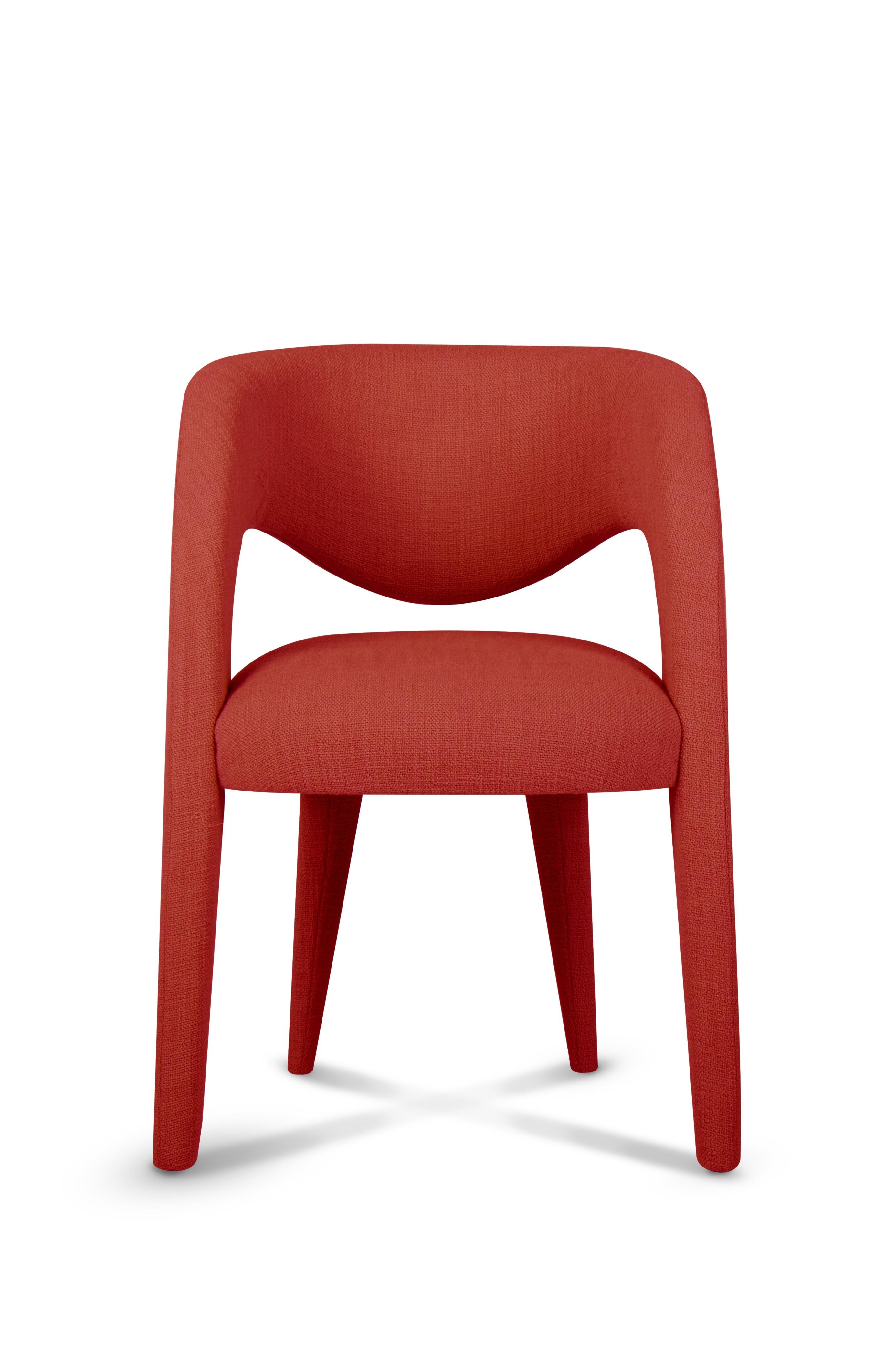 Sedia Laurence, collezione contemporanea, realizzata a mano in Portogallo - Europa da Greenapple.

La sedia da pranzo Laurence è un tributo artistico all'essenza della femminilità nel design contemporaneo. Con la sua silhouette elegante e audace,