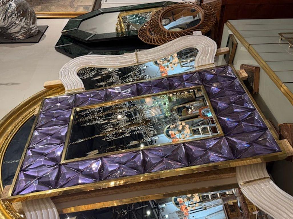 Miroir moderne en verre de Murano et laiton lavande Bon état - En vente à Dallas, TX