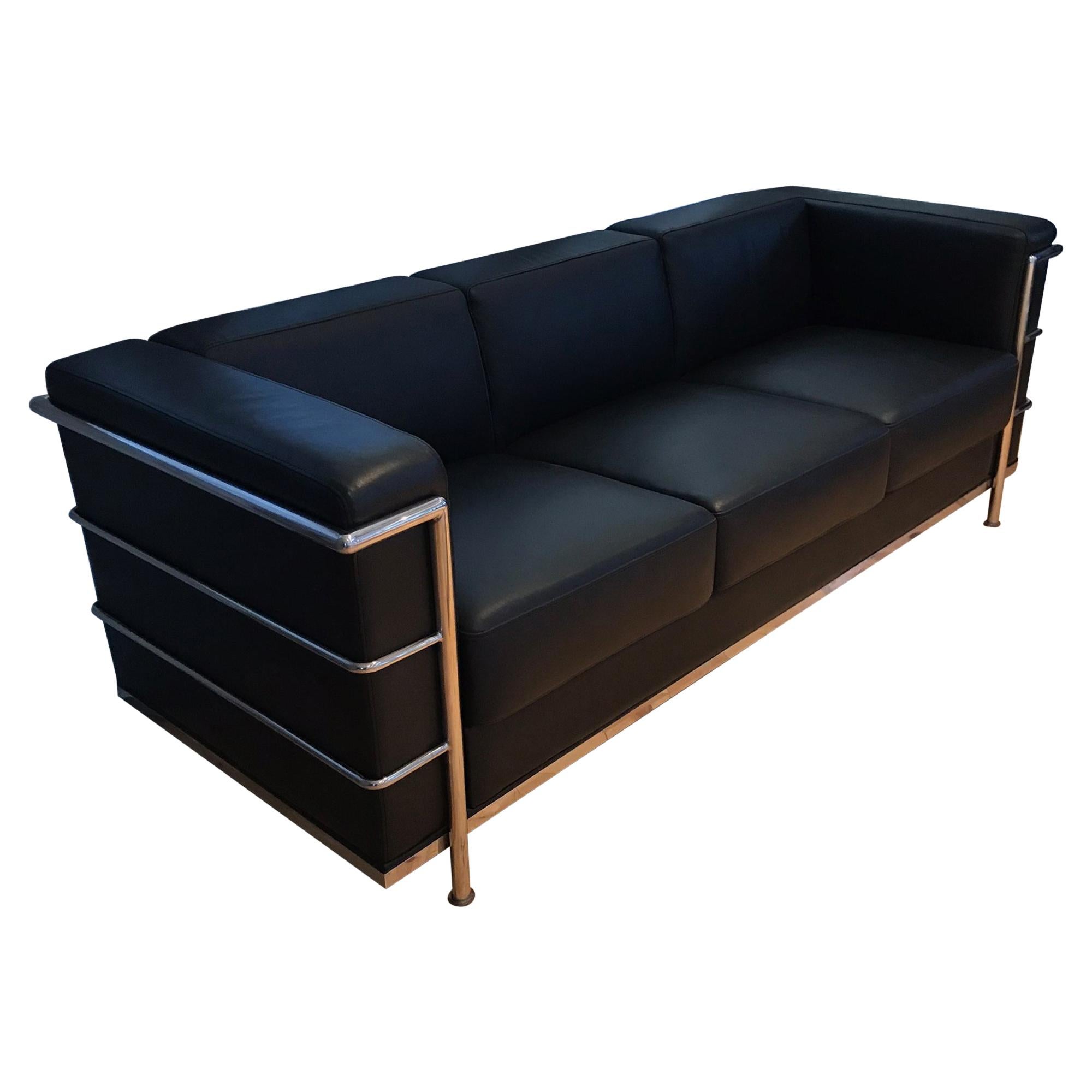 Modern Le Corbusier LC2 Design Three-Seat Classic Chrome and Black Leather Sofa