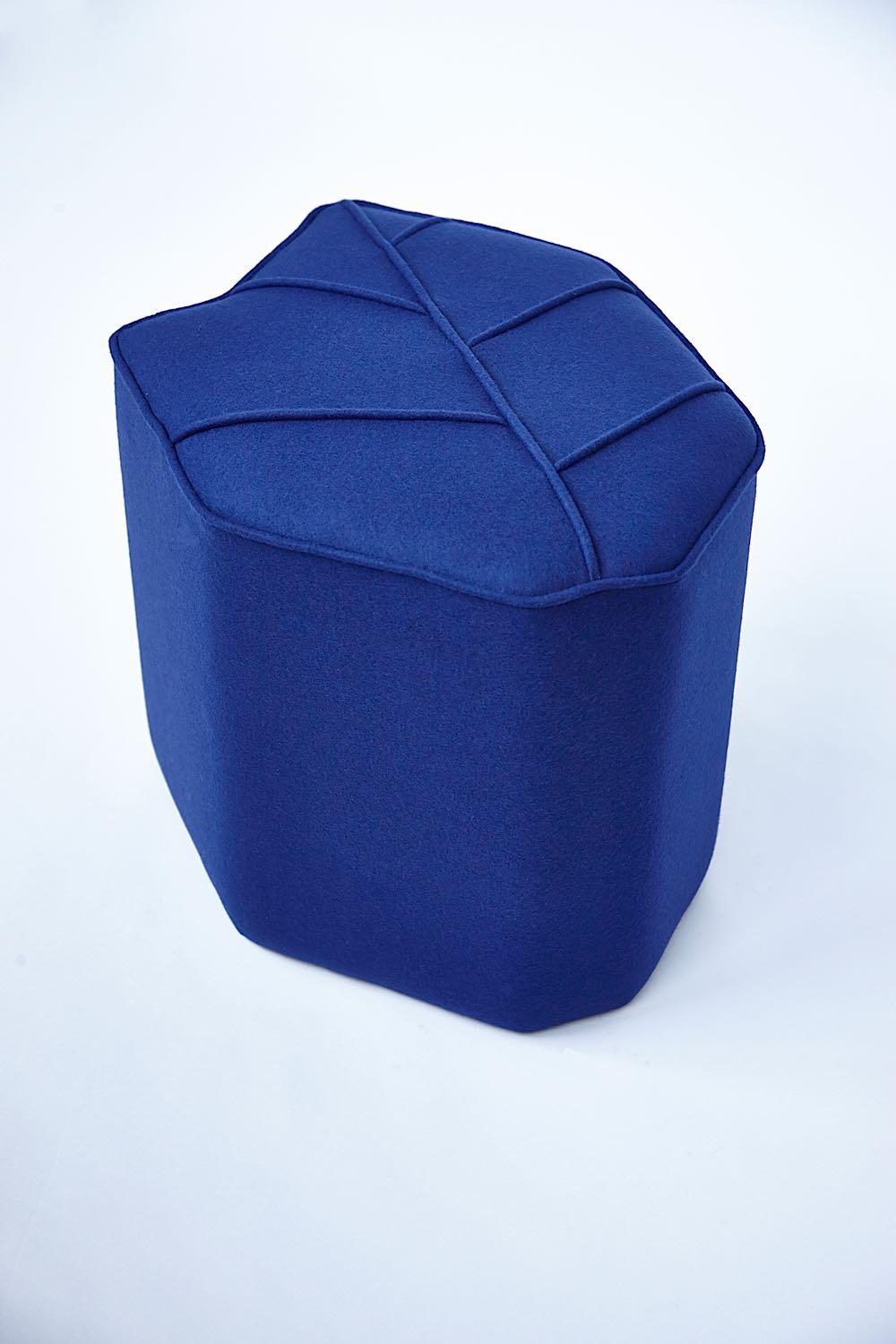 Pouf moderno Leaf Seat di design by nico, rivestito in Kvadrat  Tessuto di lana in vendita 8