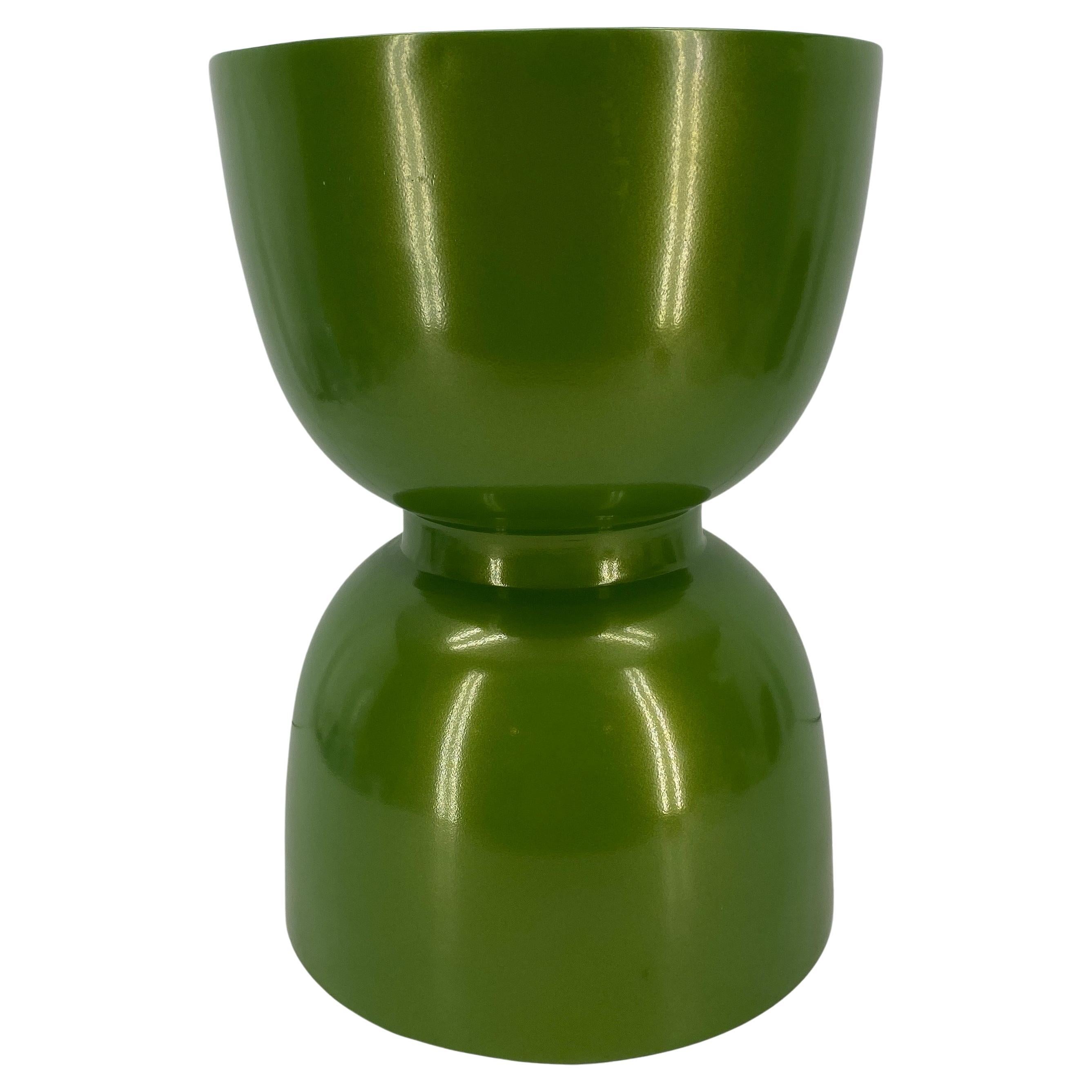 Powder-Coated Modern Pedestal Side in Leafy Green Tone.

Aluminum sculptural hourglass shape side table with flat top. Perfect piece next to a sofa or chair. This pedestal can also function as stool.