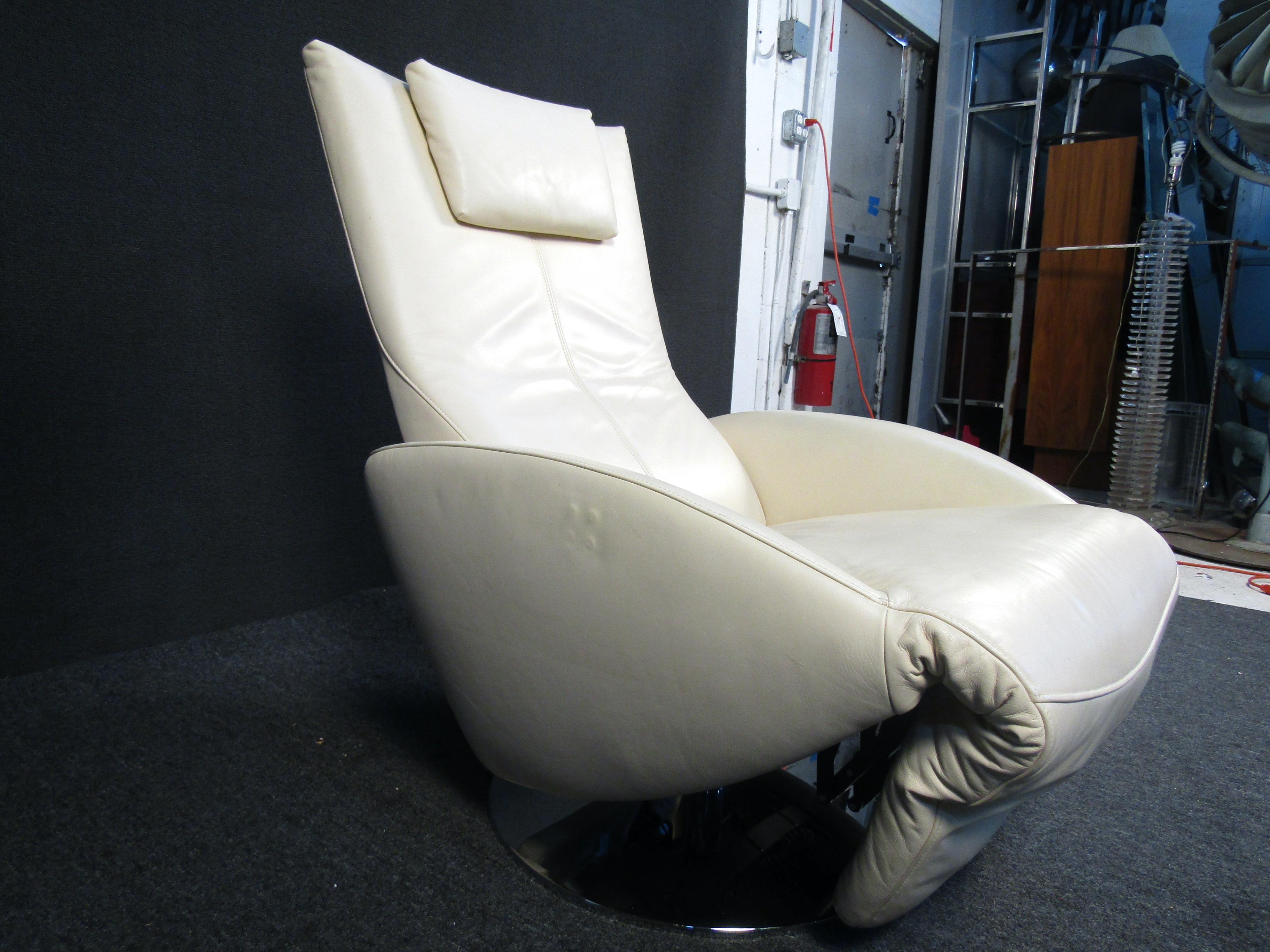 Modern Leather Armchair by FSM For Sale 3