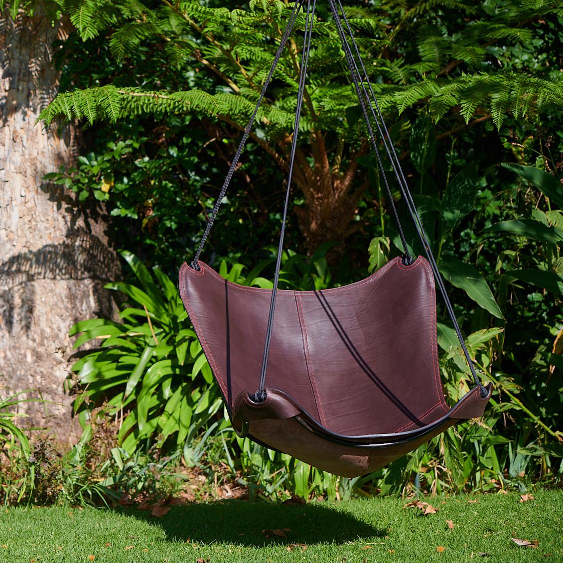 Modern Leather ButterFLY Swing Chair in Brown For Sale 3