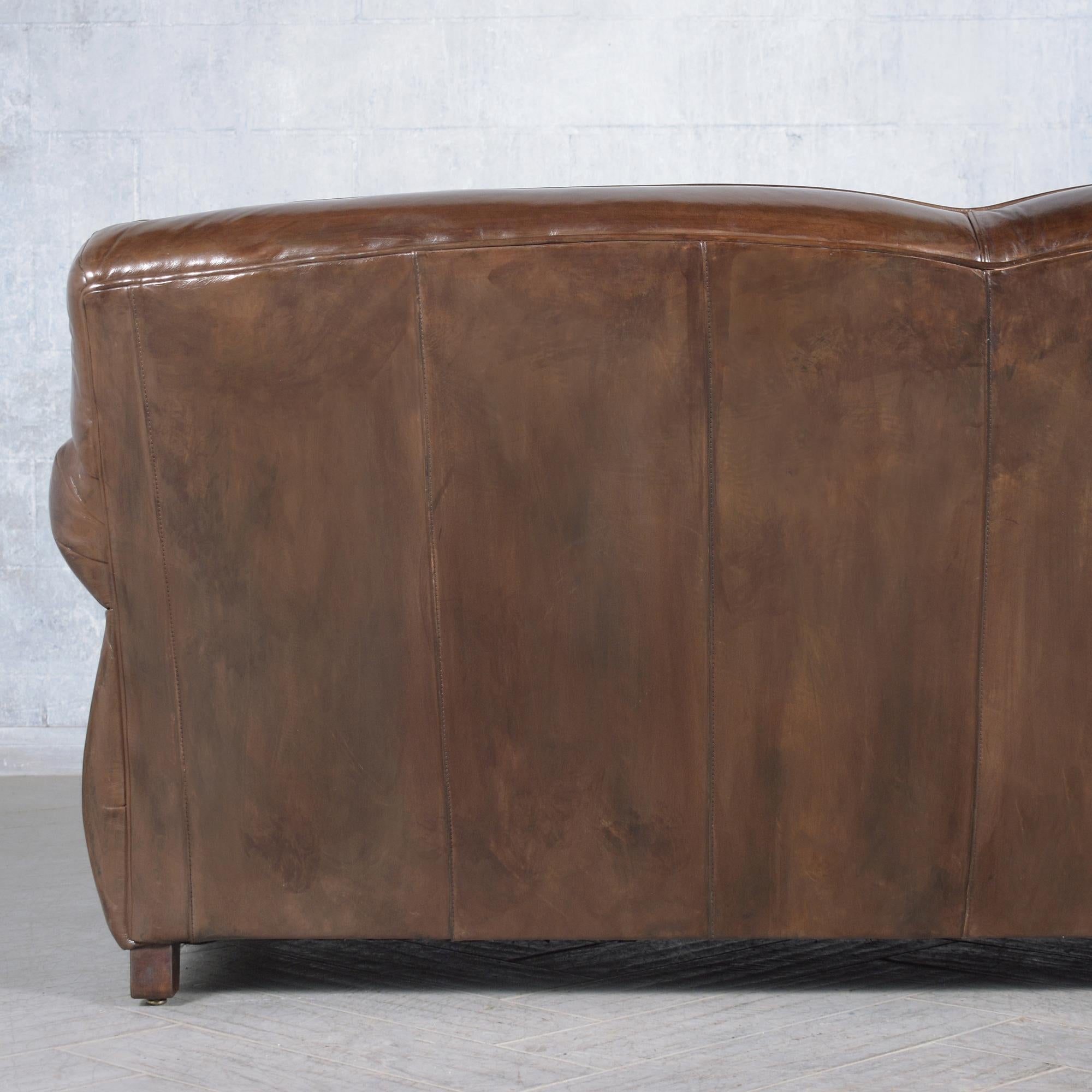 Modernes Leder-Club-Sofa: Zeitlose Eleganz & luxuriöser Komfort im Angebot 8