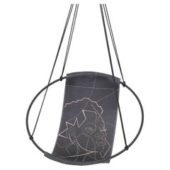 Moderner Loungesessel aus Leder mit handgefertigtem afrikanischem Design