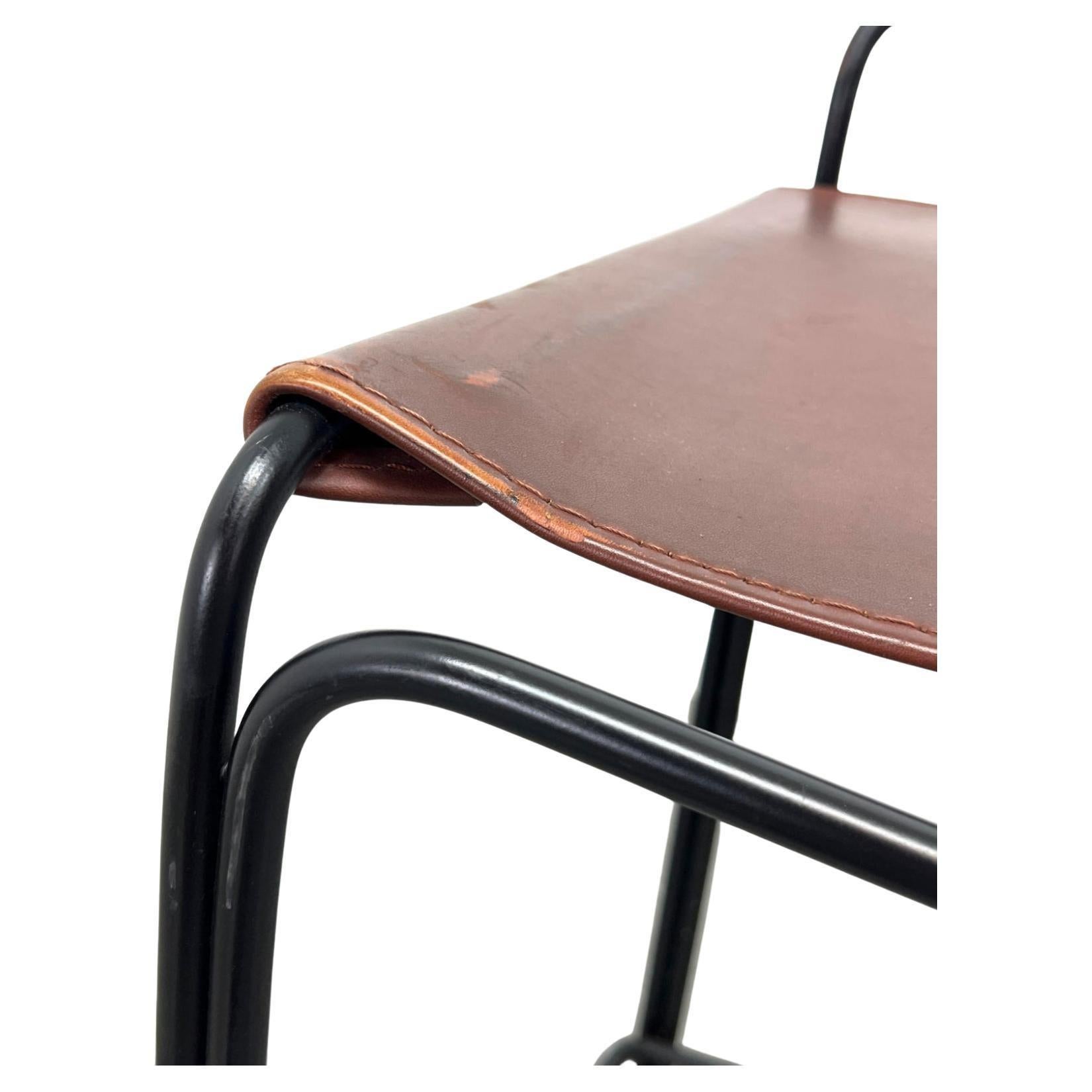 Modernes Leder Sling Eisengestell Counter Höhe Hocker im Zustand „Gut“ im Angebot in Brooklyn, NY