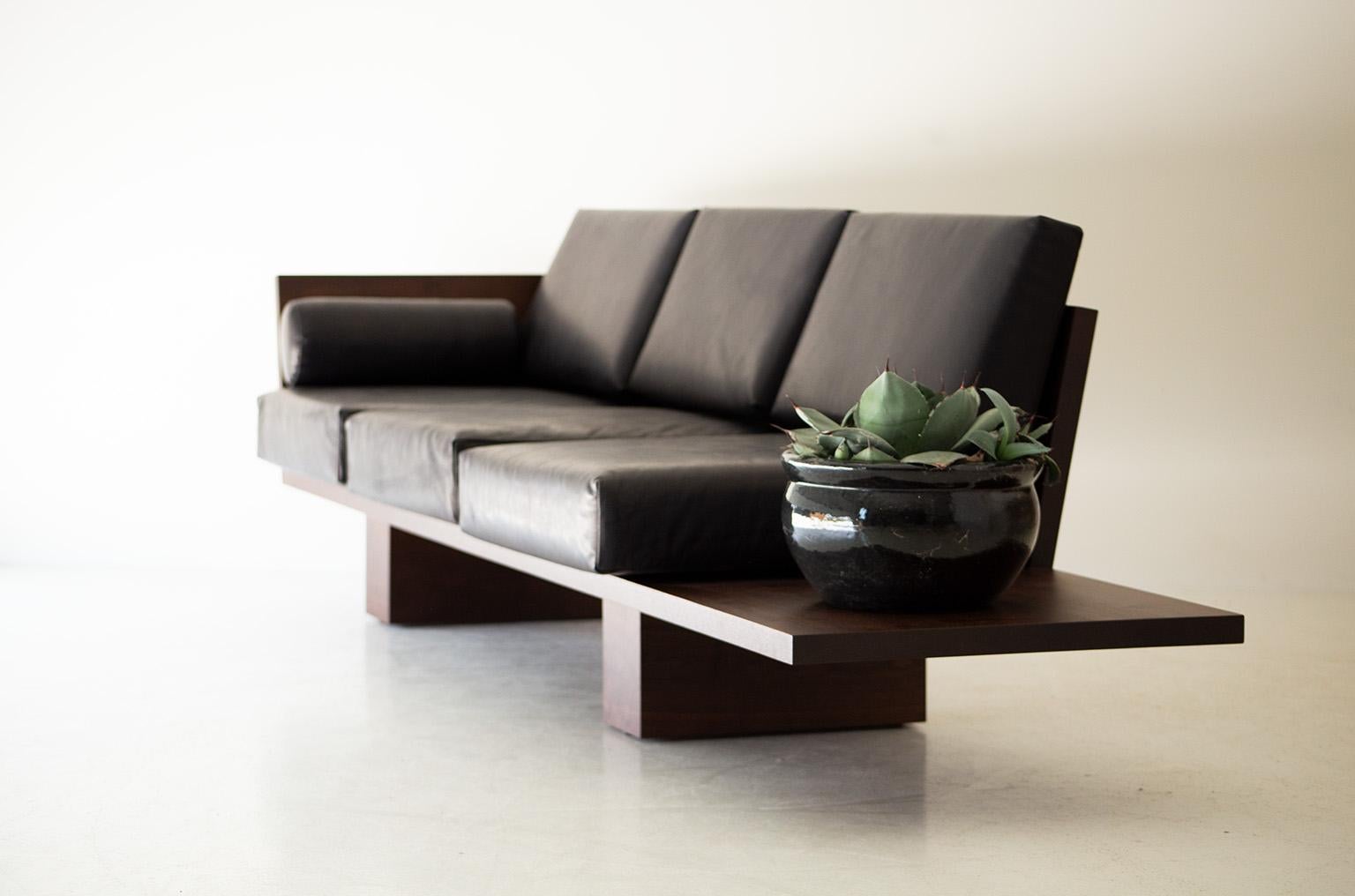 Modern Leather Sofa in Walnut, Suelo Collection In New Condition For Sale In Oak Harbor, OH