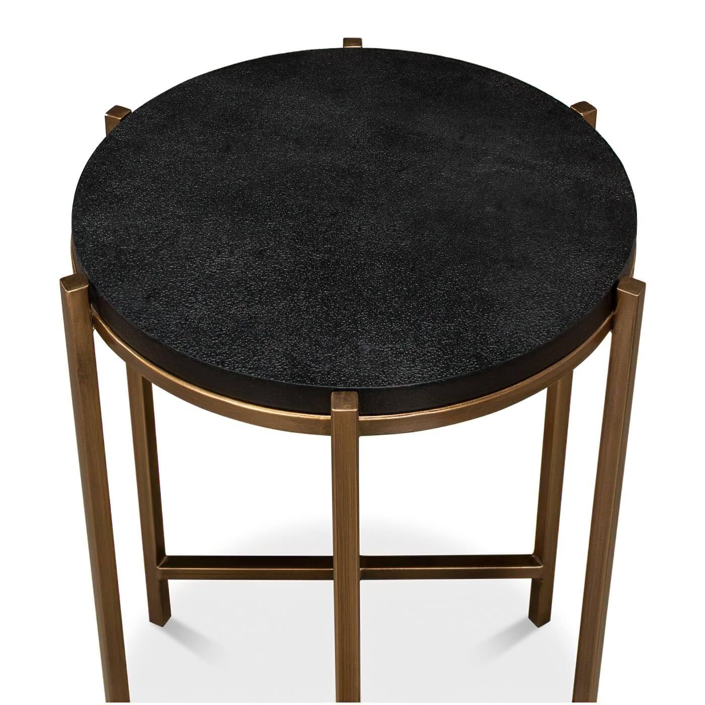 Moderne Table d'appoint moderne avec plateau en cuir en vente