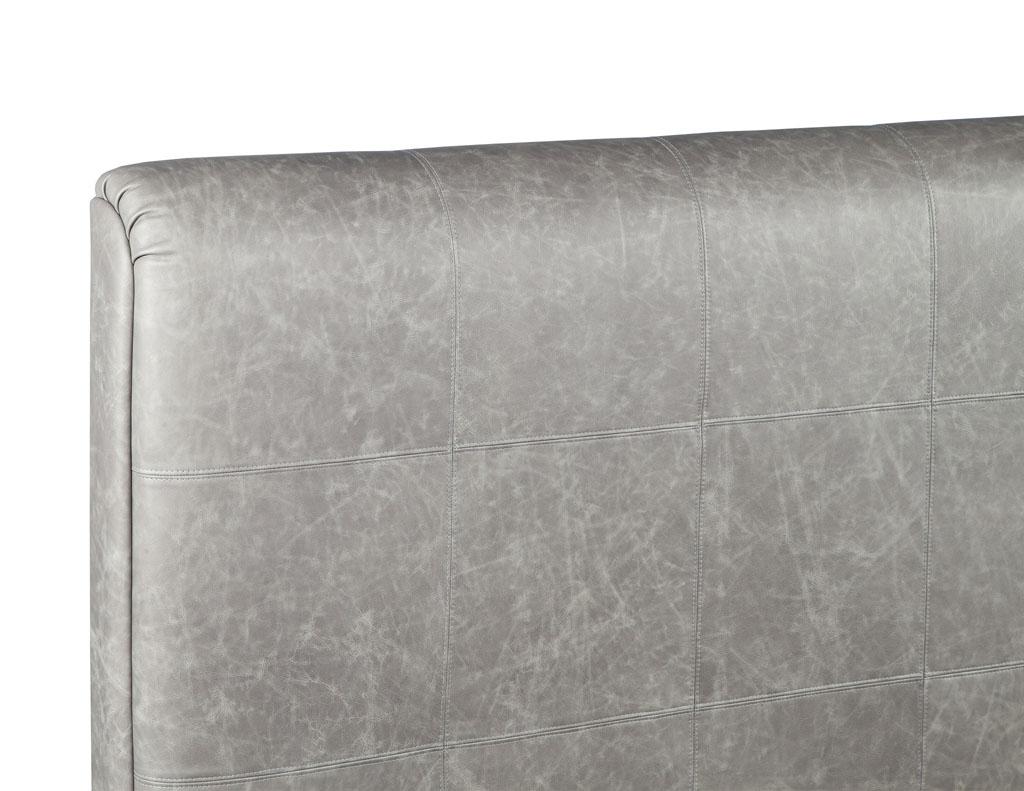 Moderner gepolsterter King-Bettrahmen aus Leder im Angebot 7