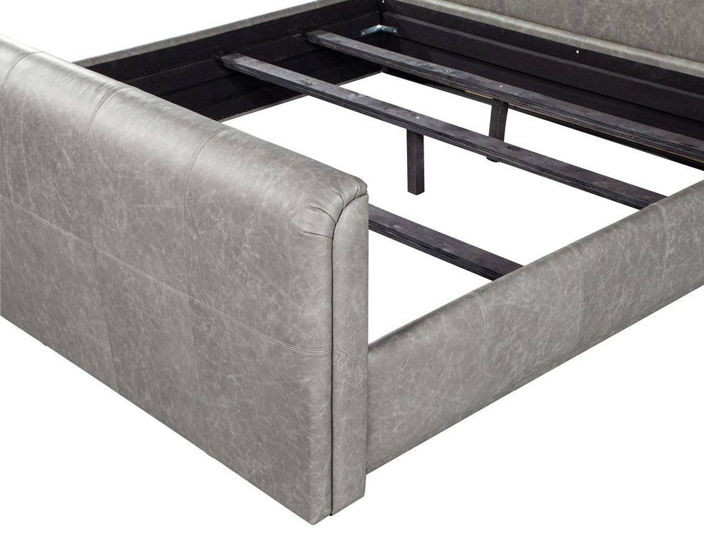 Moderner gepolsterter King-Bettrahmen aus Leder im Zustand „Hervorragend“ im Angebot in North York, ON