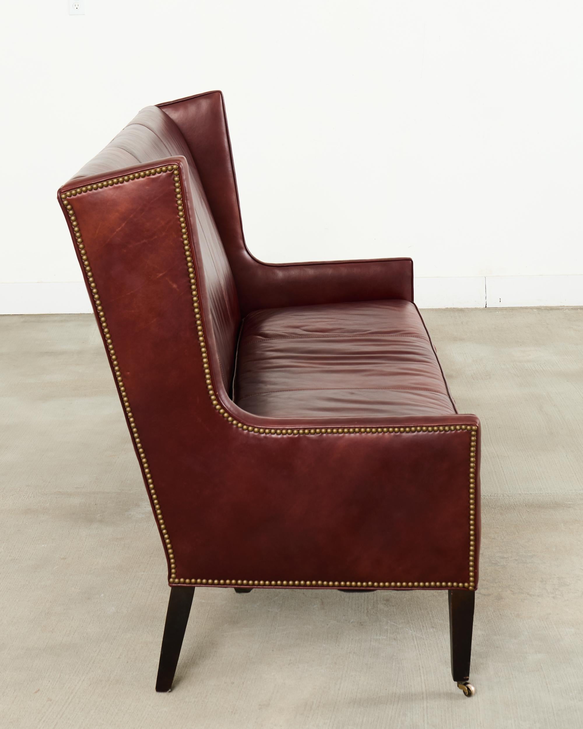 Sofá Settee moderno de cuero con respaldo y ruedas en venta 6