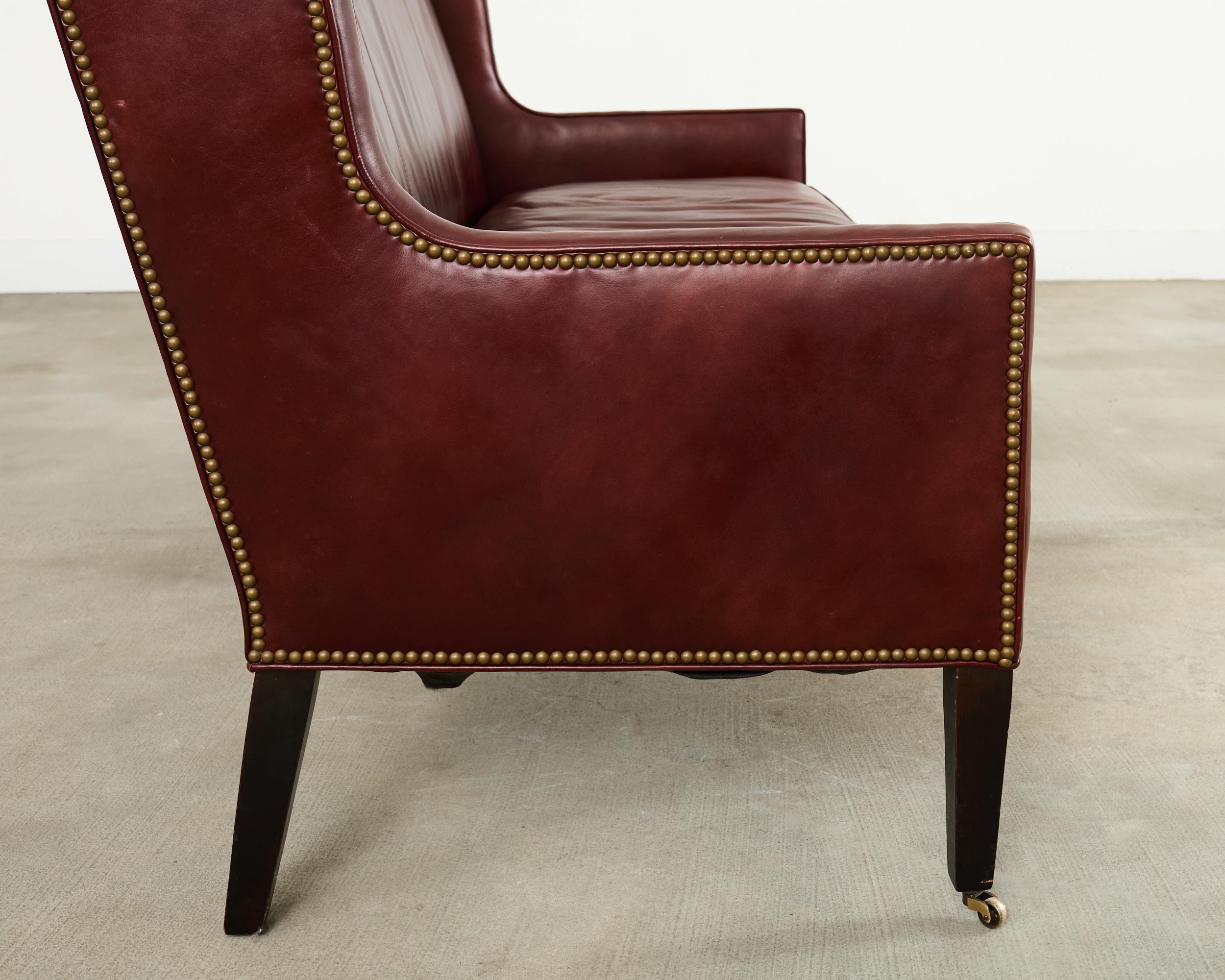 Sofá Settee moderno de cuero con respaldo y ruedas en venta 8