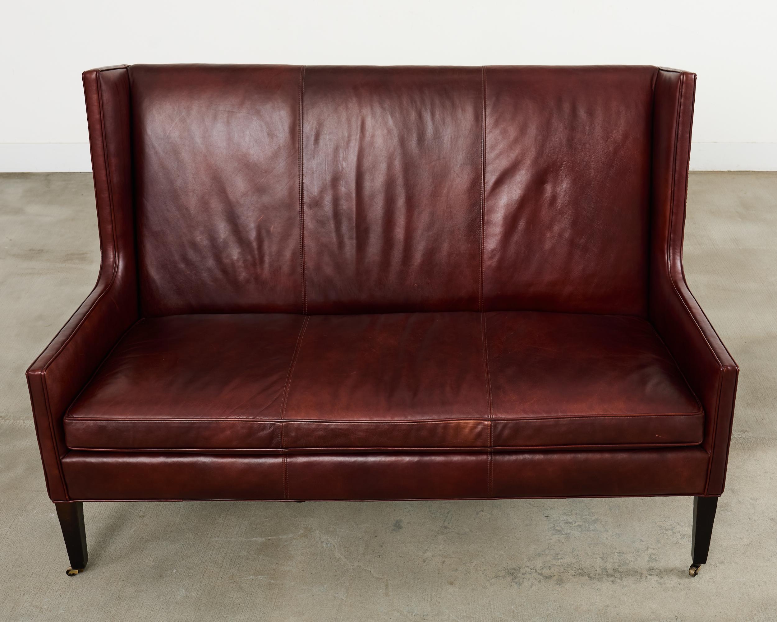 Sofá Settee moderno de cuero con respaldo y ruedas Estadounidense en venta