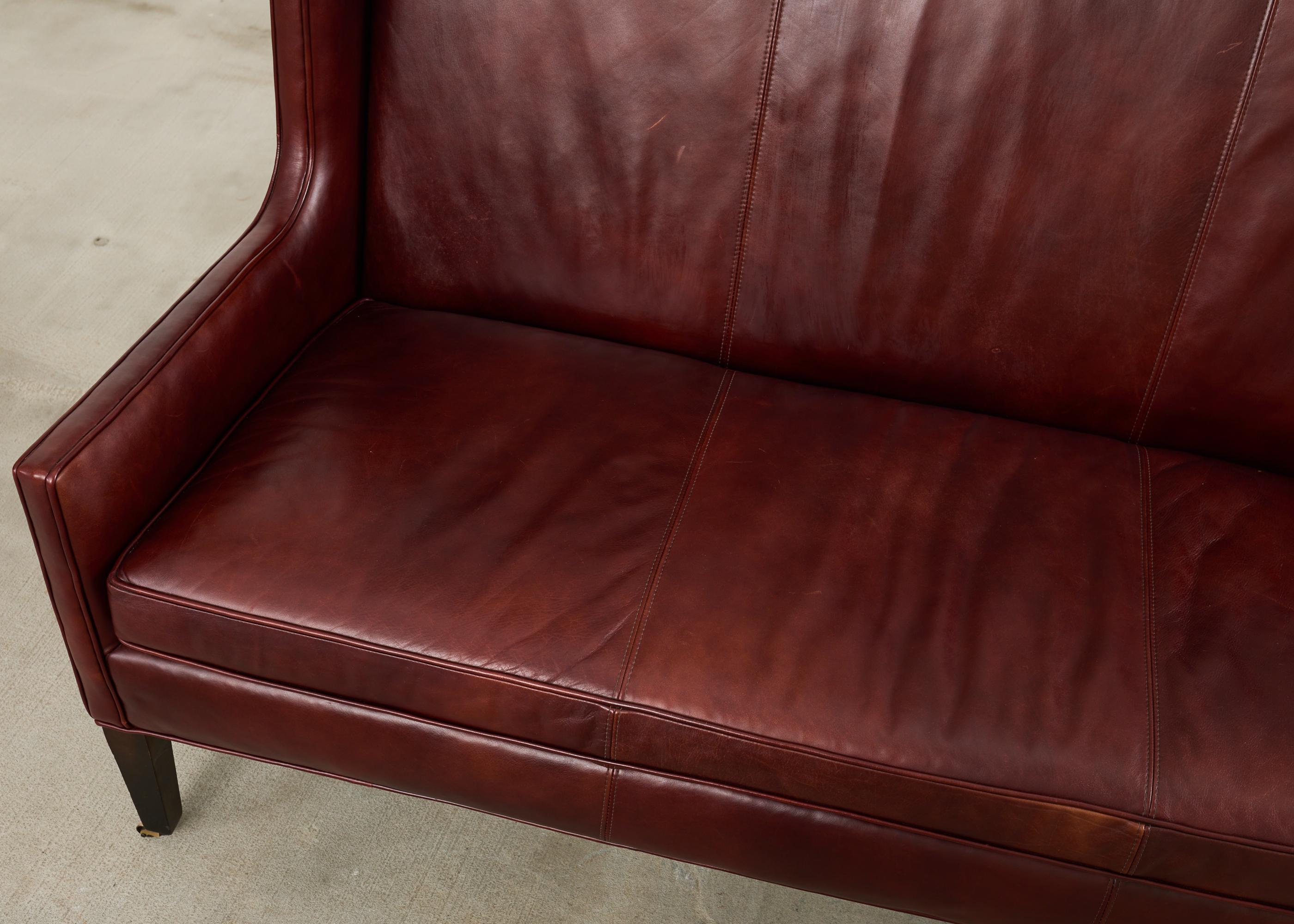 Sofá Settee moderno de cuero con respaldo y ruedas Siglo XXI y contemporáneo en venta