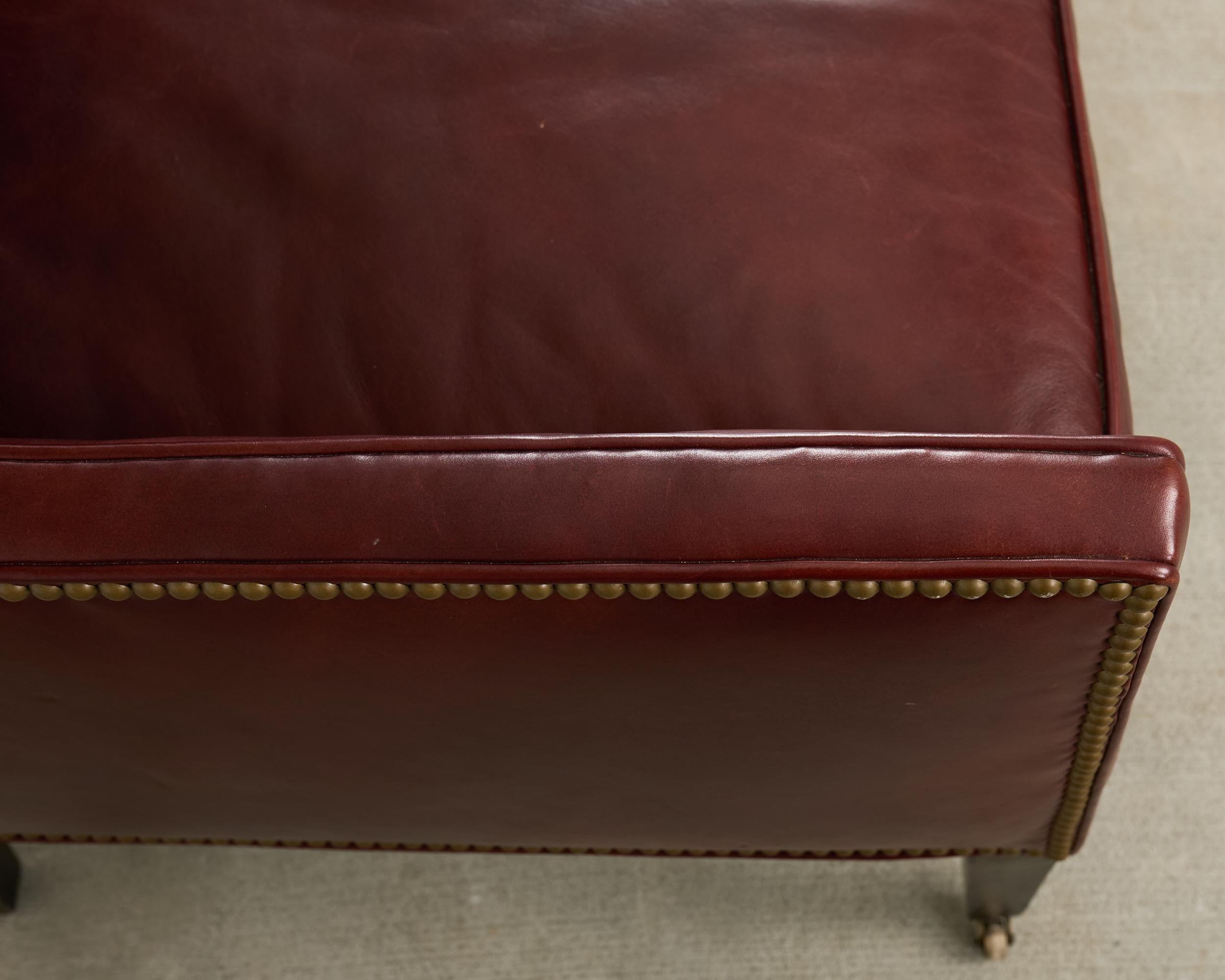 Sofá Settee moderno de cuero con respaldo y ruedas en venta 1