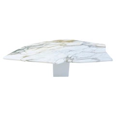 Collectible design marble center table with golden scar by Roos Schneijderberg