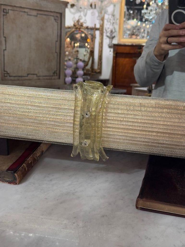 Vetro di Murano Specchio moderno in vetro Twist di Murano color oro chiaro in vendita