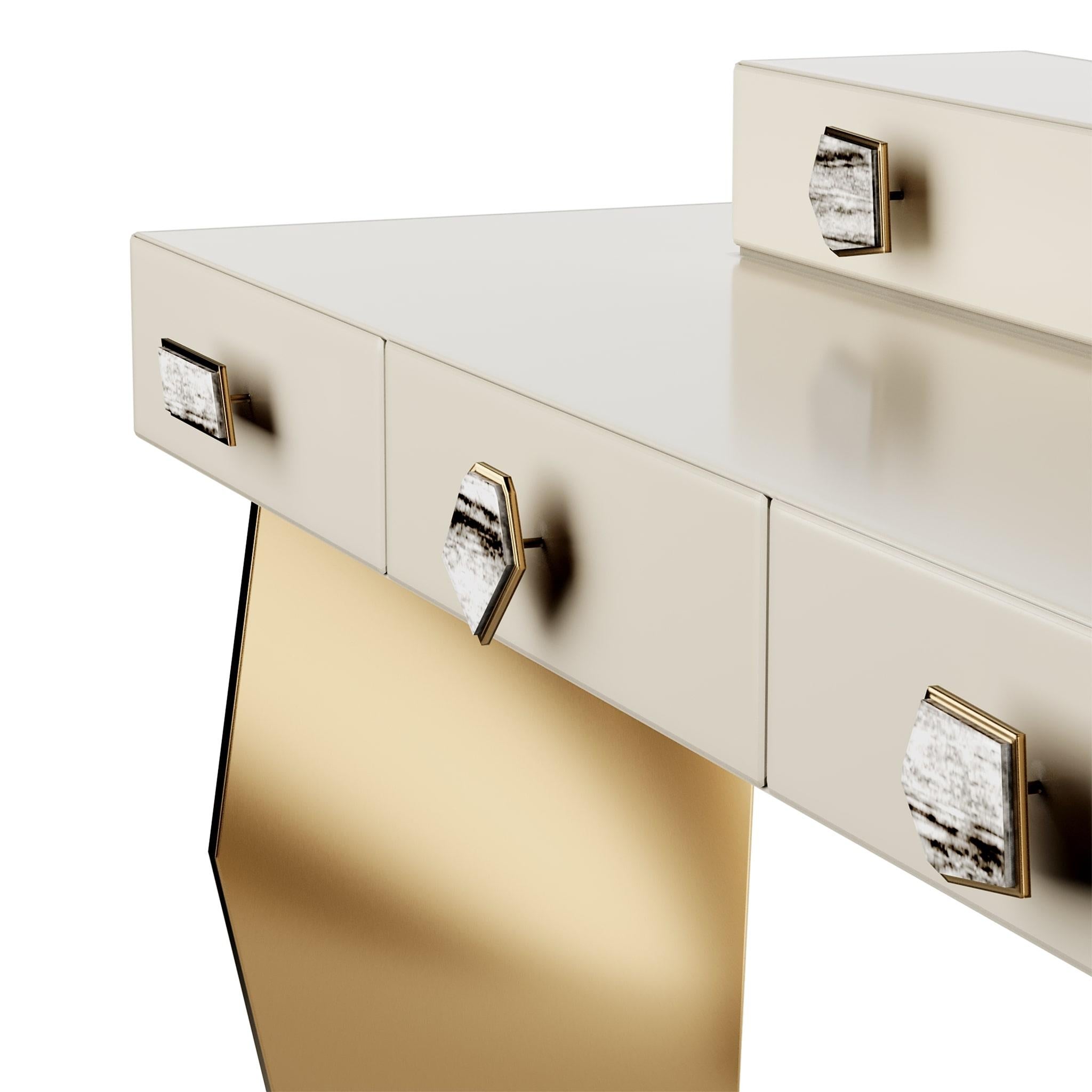 XXI secolo e contemporaneo Consolle o toletta moderna color crema chiaro in legno laccato e ottone lucido in vendita