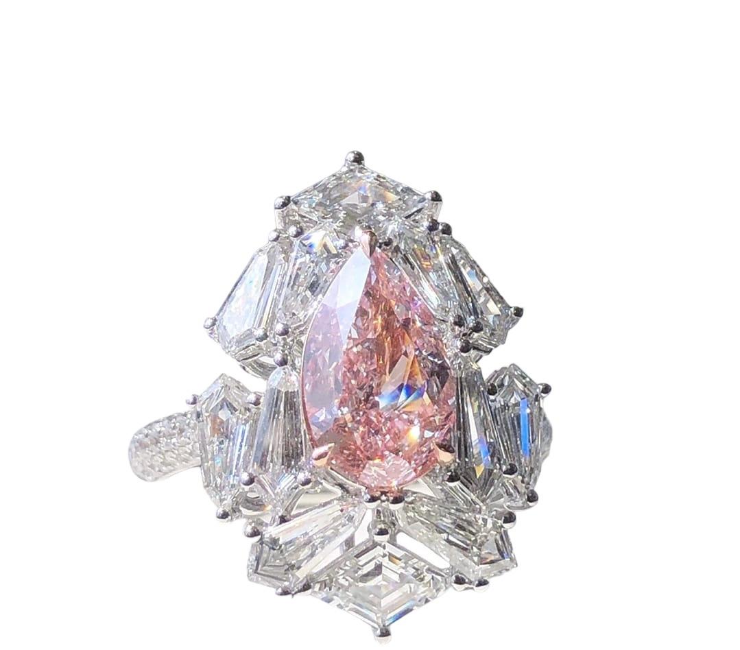 Moderner hellrosa Diamantring im Birnenschliff 2 Karat VS1 GIA zertifiziert (Tropfenschliff) im Angebot
