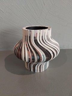 Vase sculptural moderne en papier édition limitée Daniele Papuli Dilmos Noir Blanc