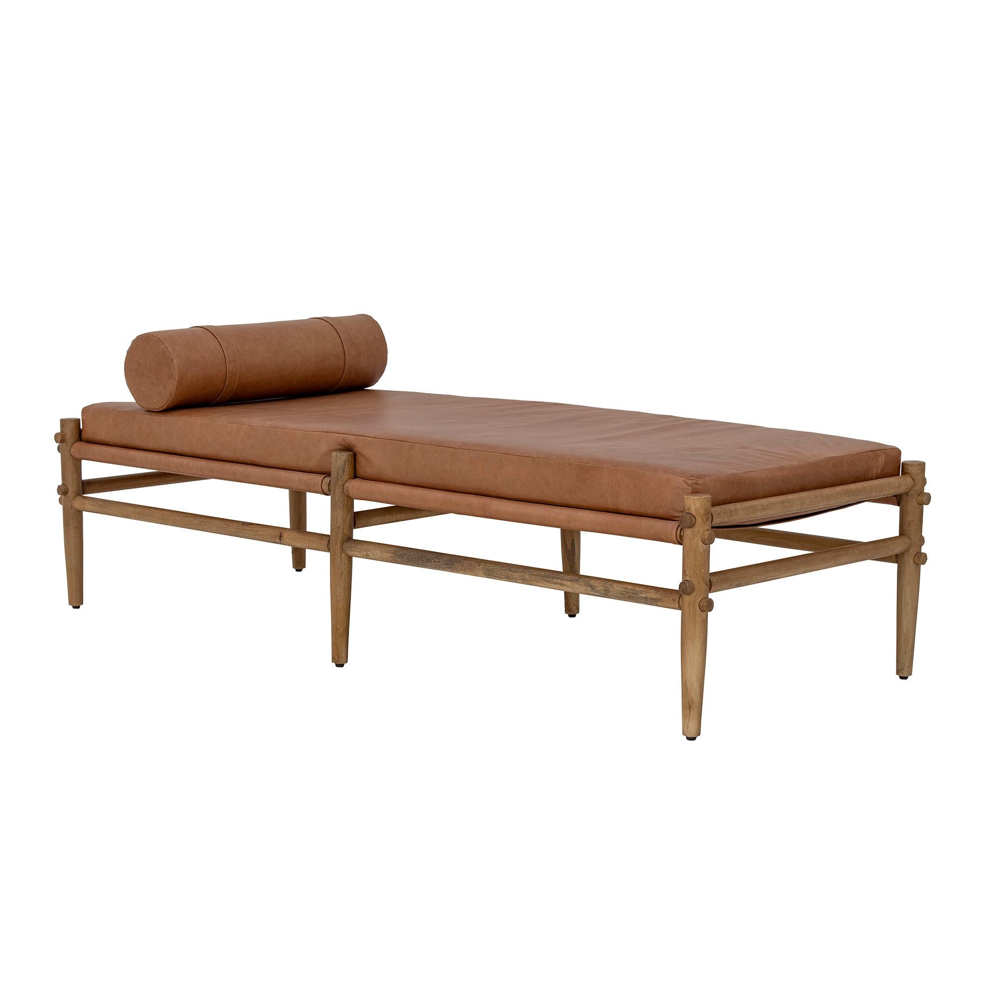 Meridienne daybed Aysa in buffalo leather and mango wood,  this beautiful, exclusive and classic piece of furniture in of high quality materials. Over time, the leather will develop a natural and perfect patina.  Can be paired with the a matching