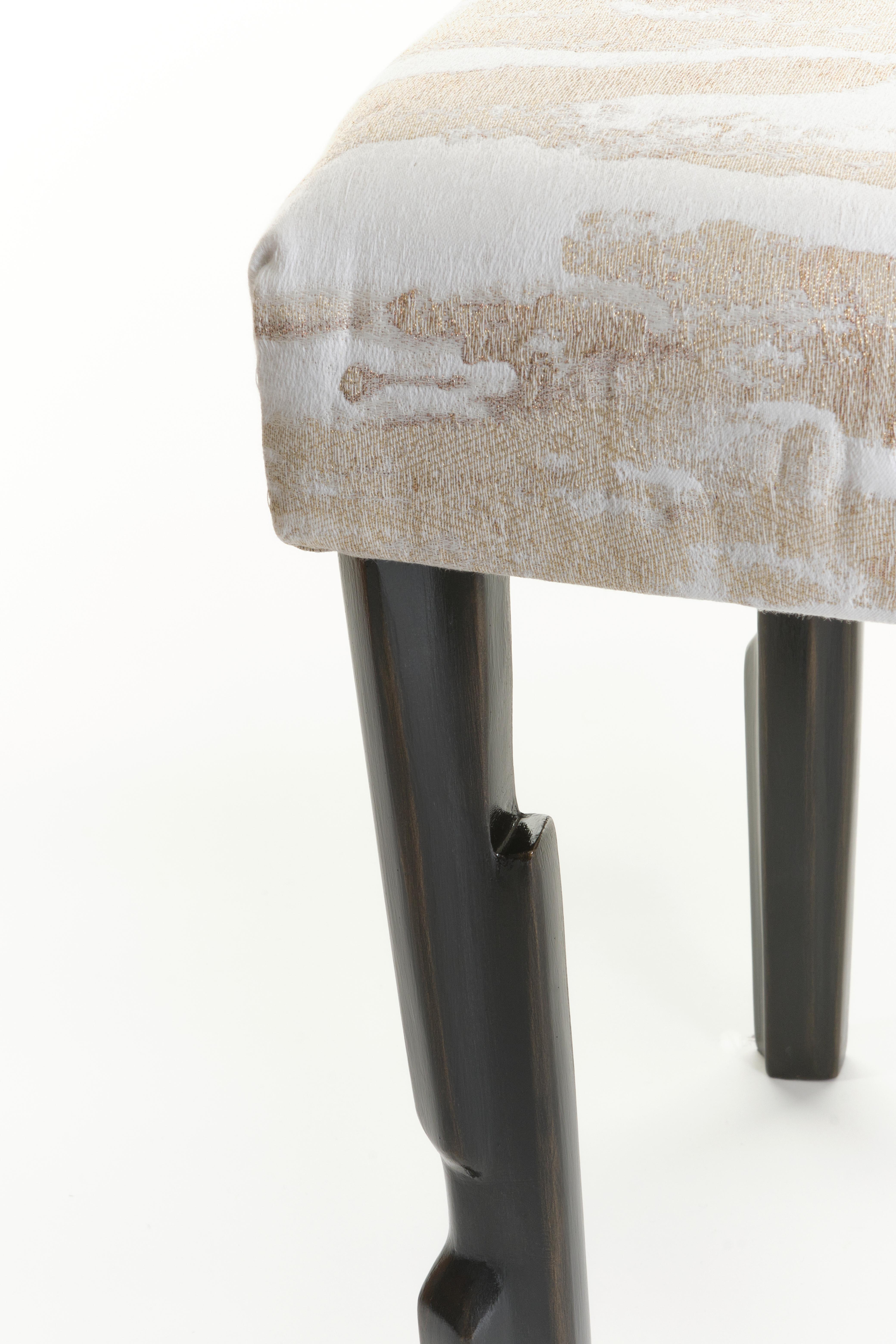 Fatto a mano Sgabello moderno Linea con finitura in gesso bronzo e pad in seconda cottura, limitato in vendita