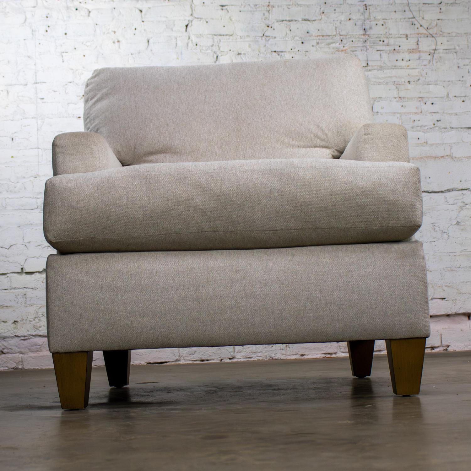 Moderner Lloyd Club- oder Akzentstuhl von Flexsteel, gepolstert mit beigem Tweed-Stoff im Angebot 1