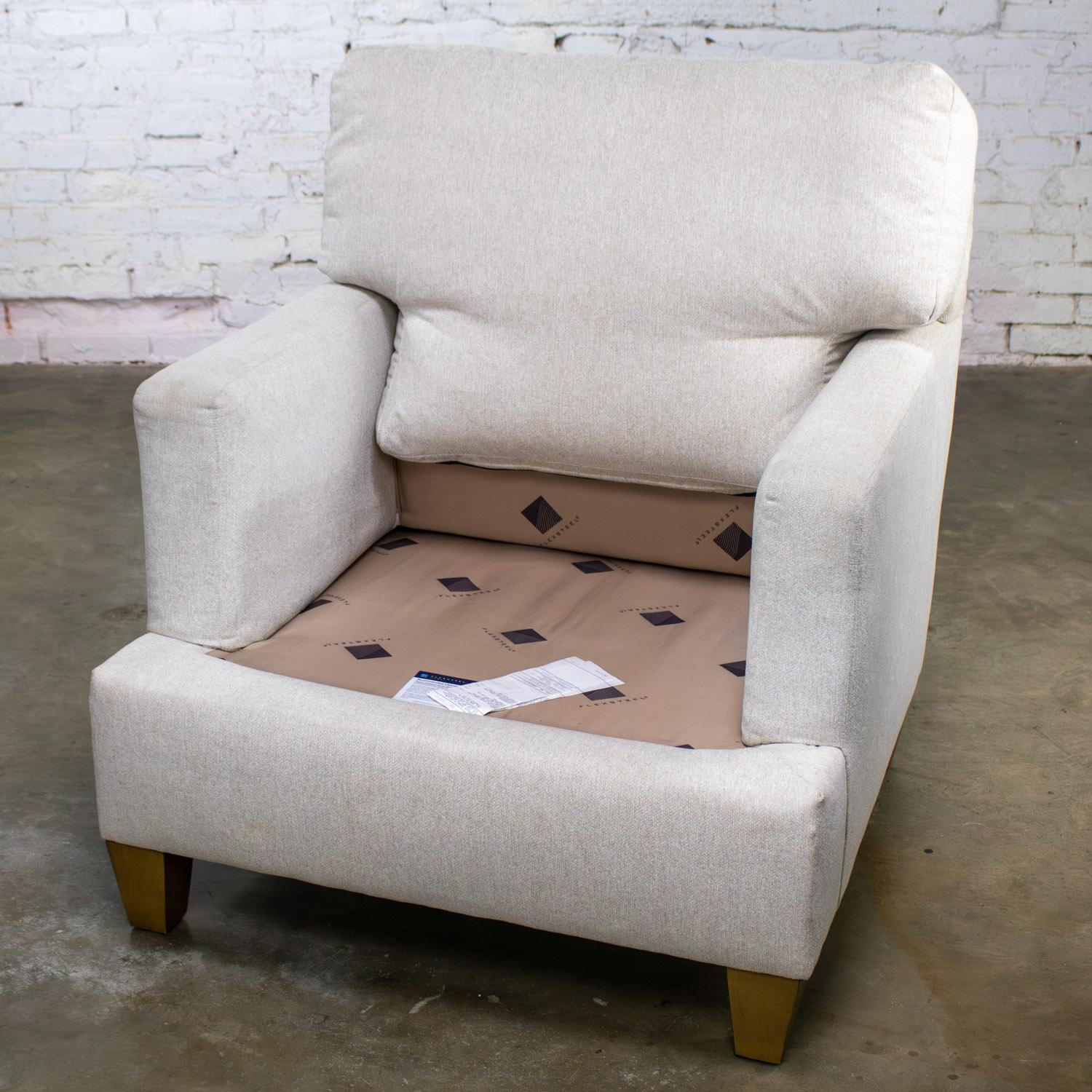 Moderner Lloyd Club- oder Akzentstuhl von Flexsteel, gepolstert mit beigem Tweed-Stoff im Angebot 2