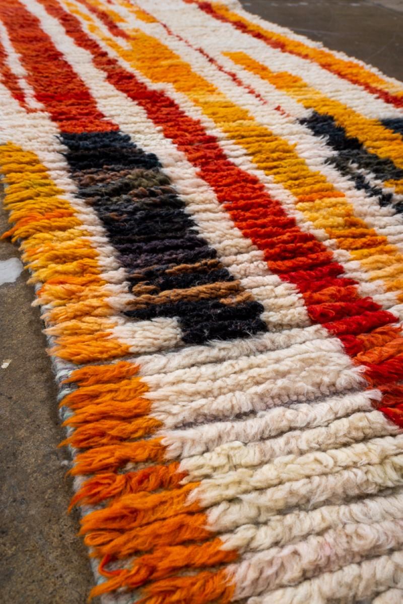 Laine Chemin de table marocain moderne à rayures longues et étroites en vente