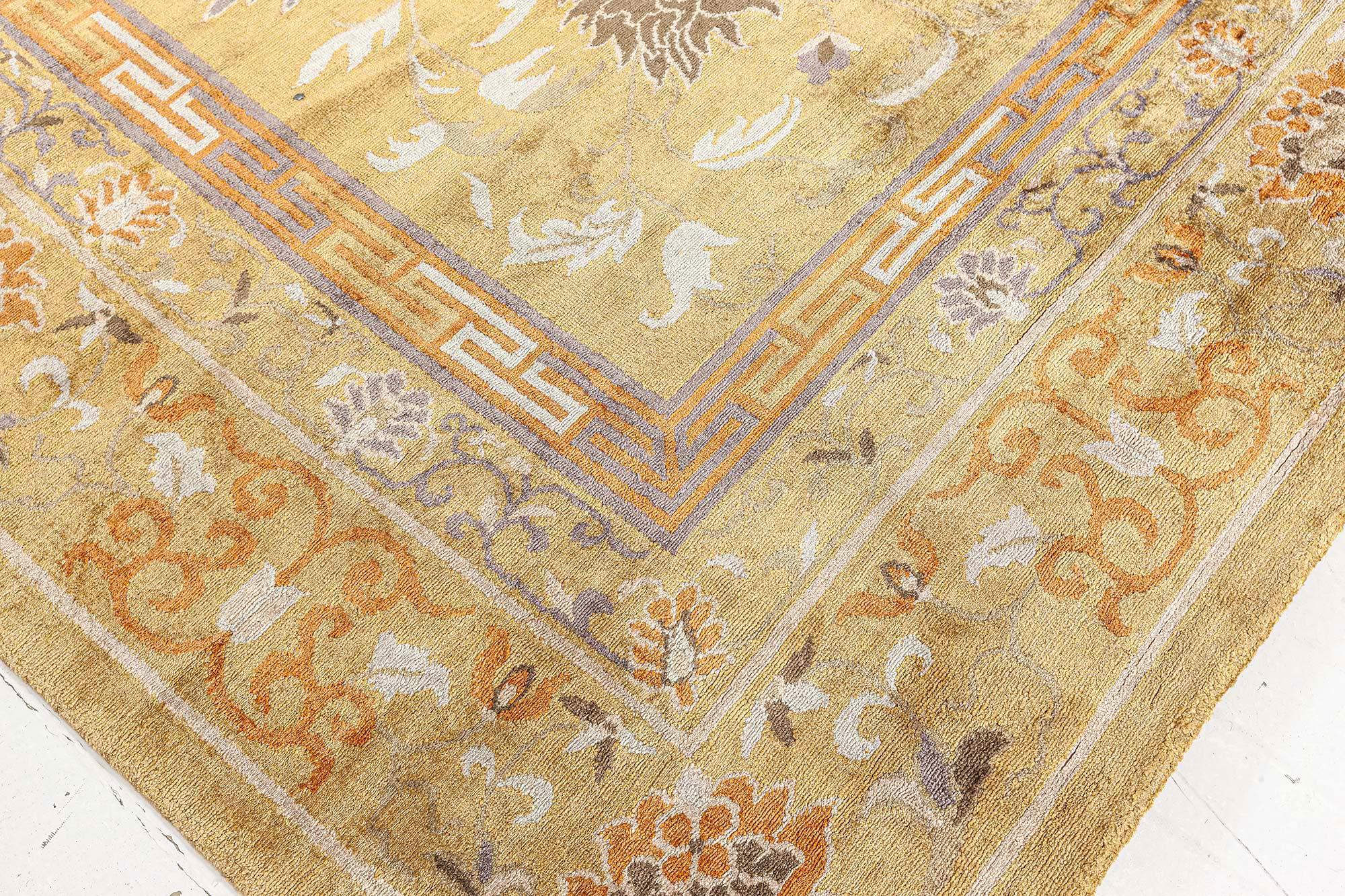 Tappeto contemporaneo in seta con design a loto di Doris Leslie Blau.
Dimensioni: 9'0