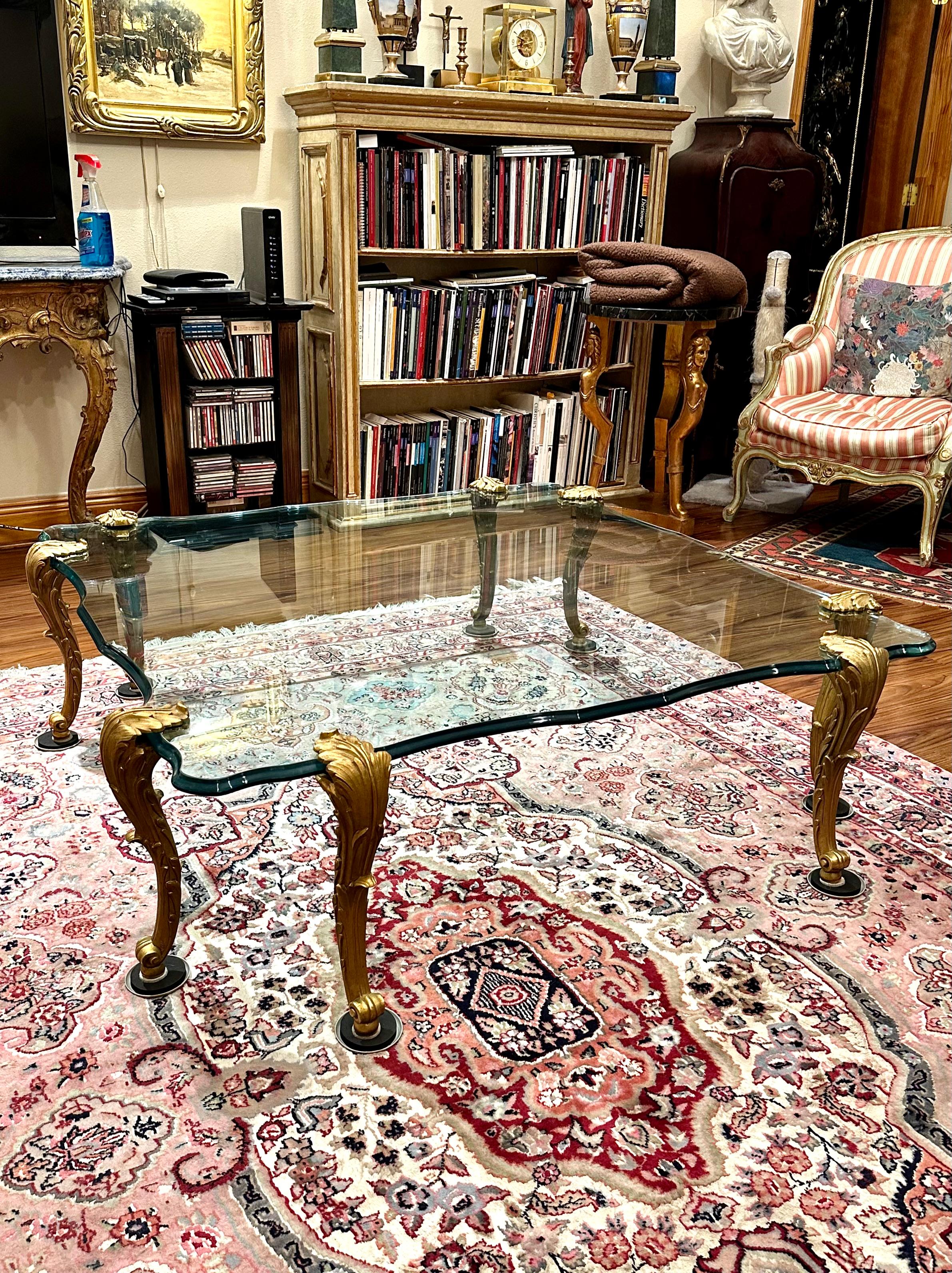 Ottone Tavolino moderno in stile Luigi XV firmato P.E. Guerin New York con piano in vetro. in vendita