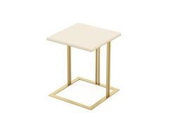 Tavolino moderno Louise in lacca e ottone, realizzato a mano da Stylish Club