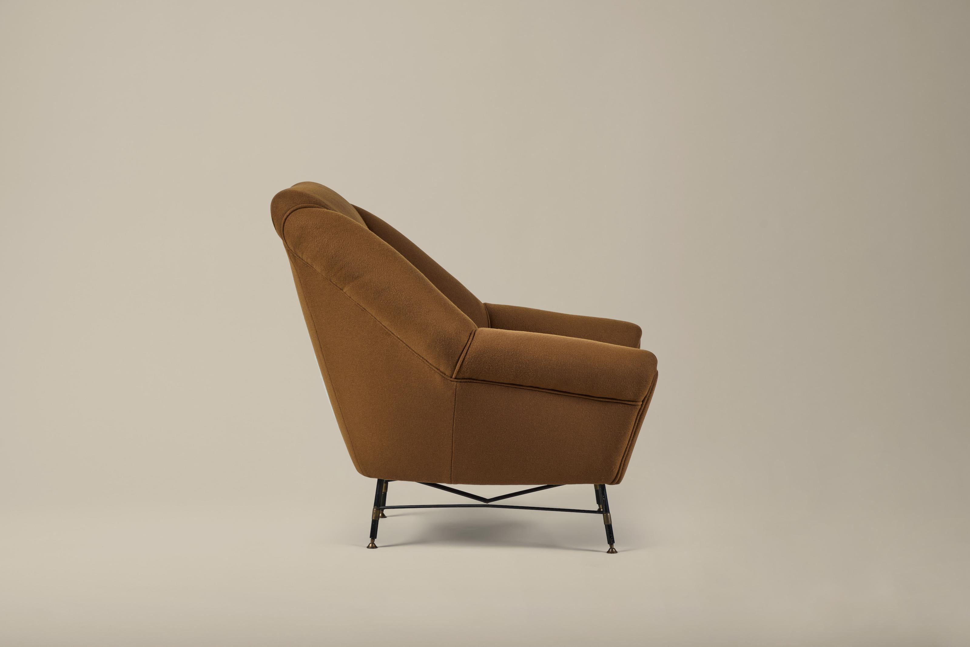 Sillón y otomana modernos 1