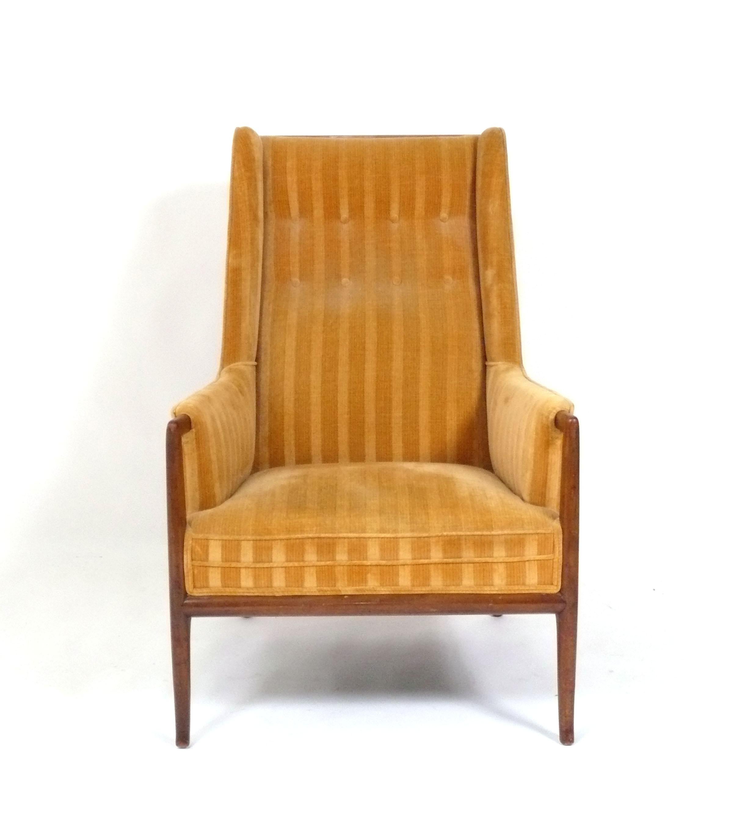 Moderner Loungesessel, entworfen von T.H. Robsjohn-Gibbings für Widdicomb, ca. 1950er Jahre. Dieser Stuhl wird gerade aufgearbeitet und neu gepolstert und kann in einer Farbe Ihrer Wahl und einem Stoff Ihrer Wahl fertiggestellt werden. Der unten